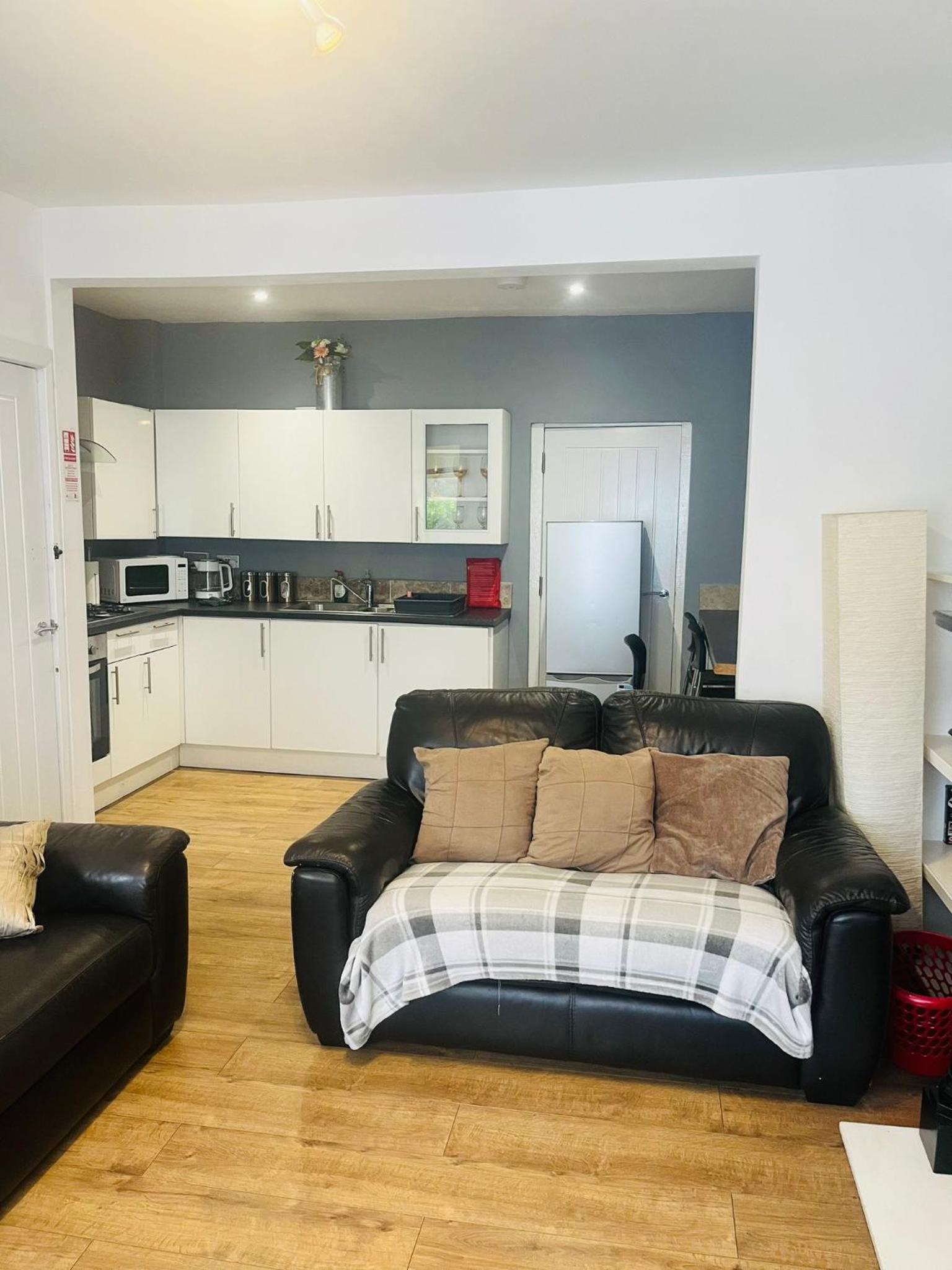 Two-Bedroom House - Photo 7