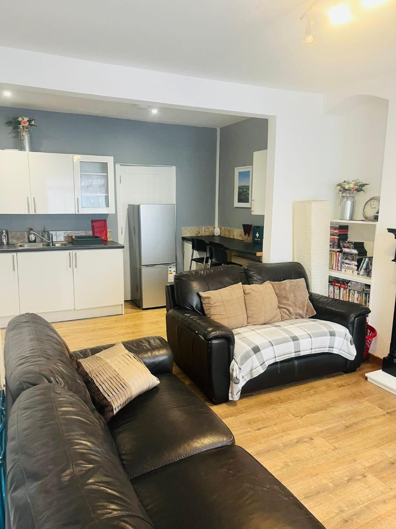 Two-Bedroom House - Photo 9