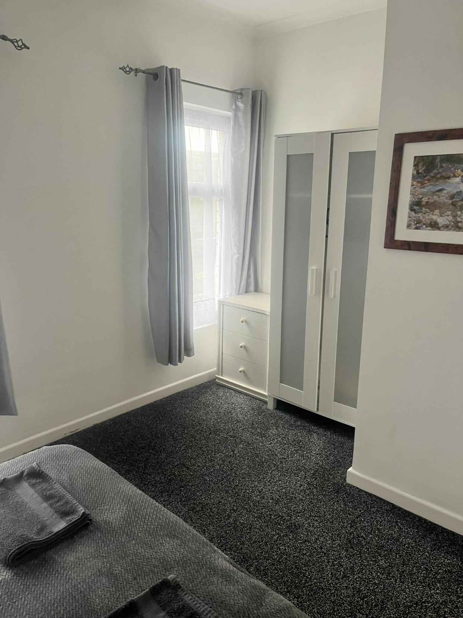 Two-Bedroom House - Photo 10