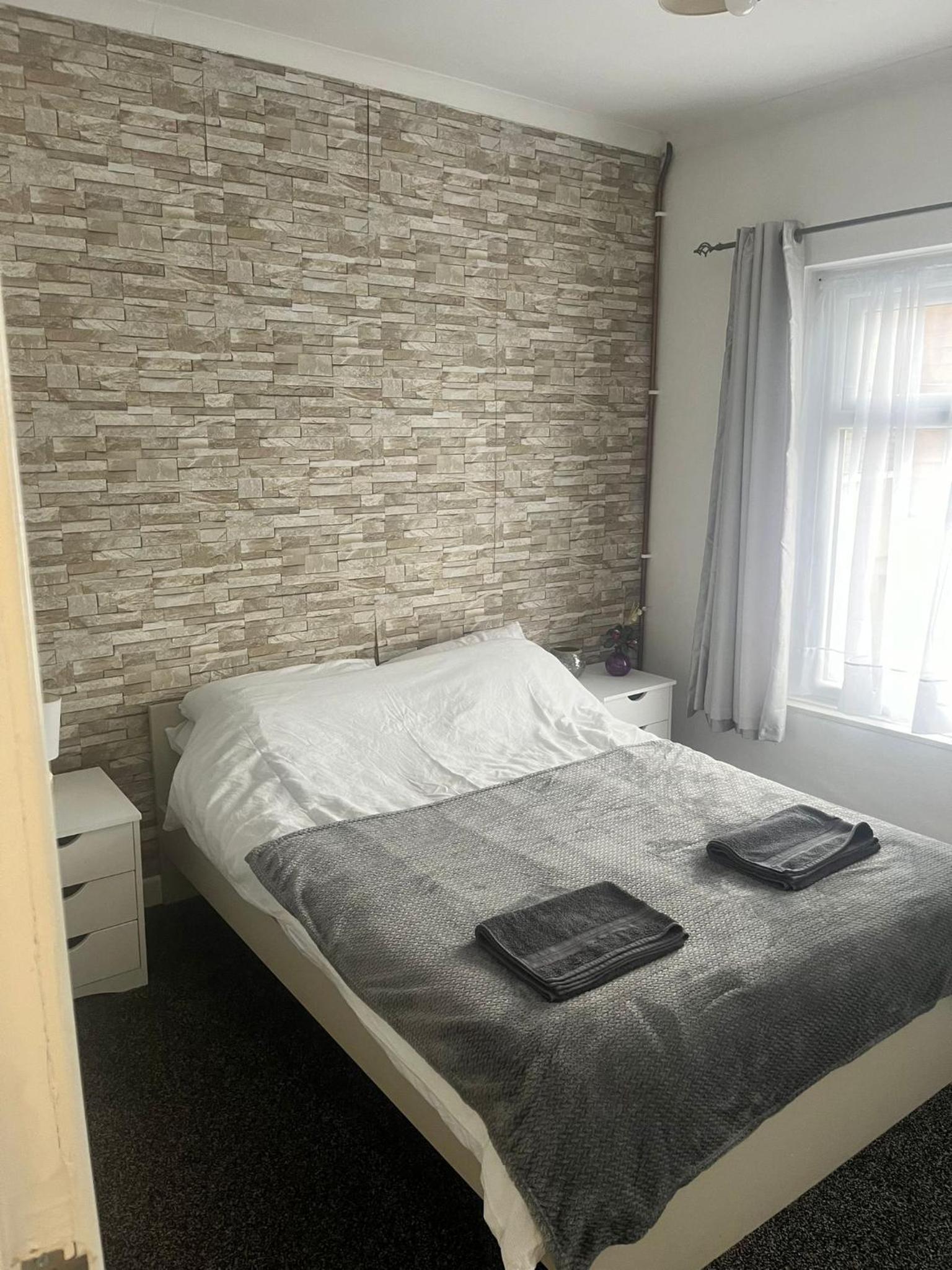 Two-Bedroom House - Photo 11