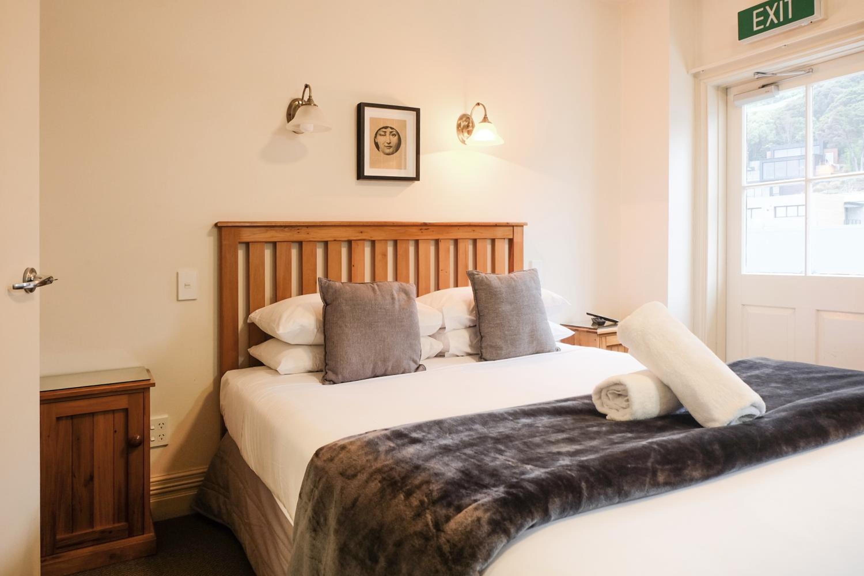 Queen Room photo 1