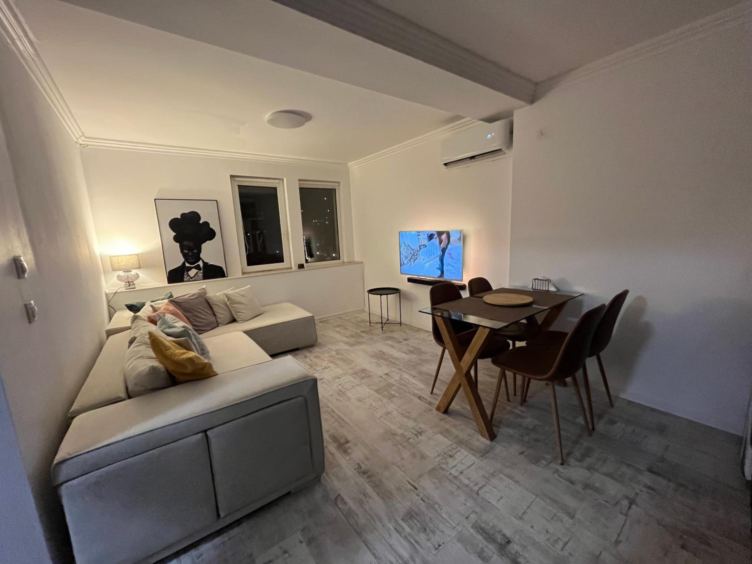 One-Bedroom House photo 1