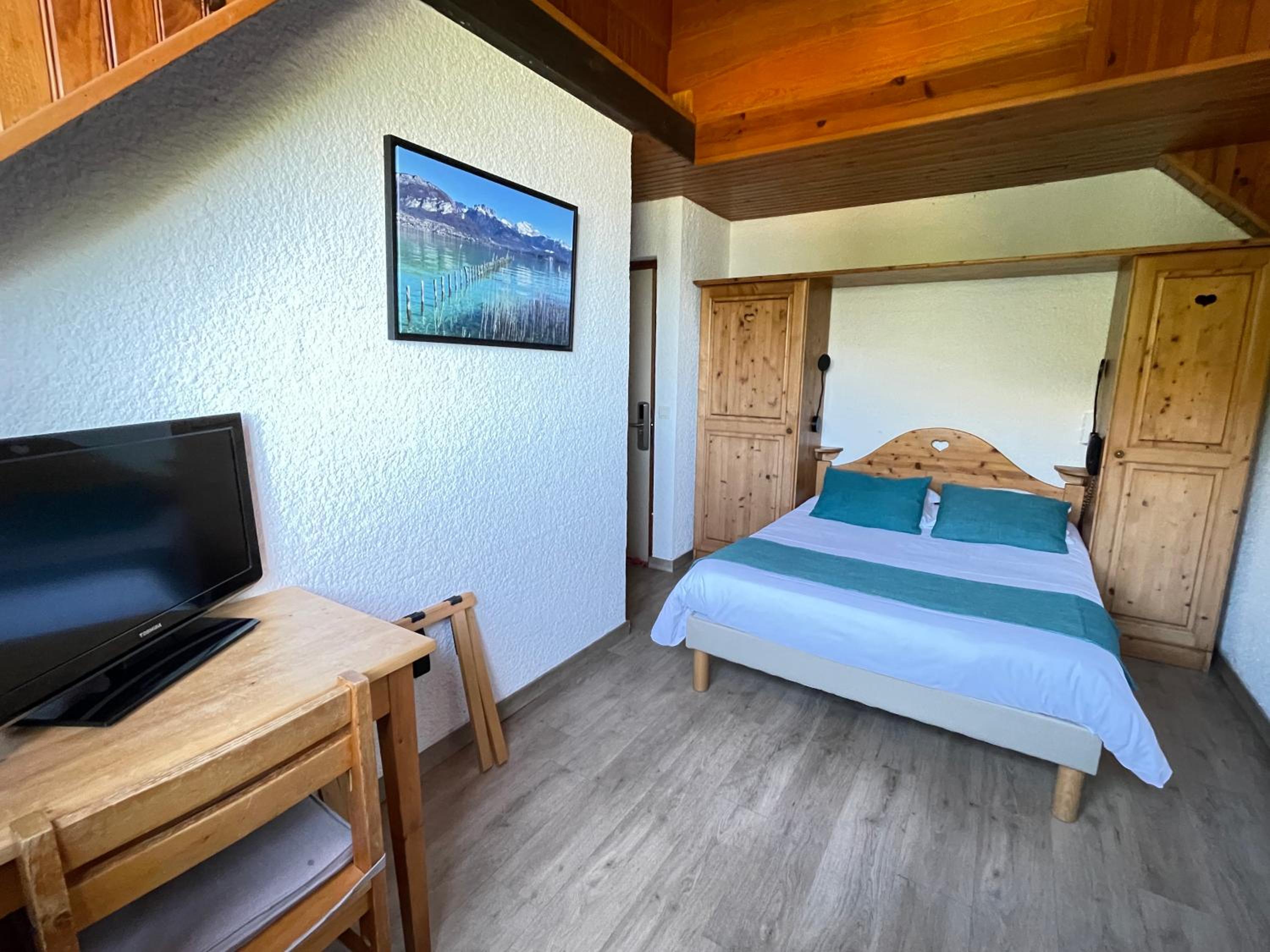 Classic Double Room - Lake Side - Photo 9