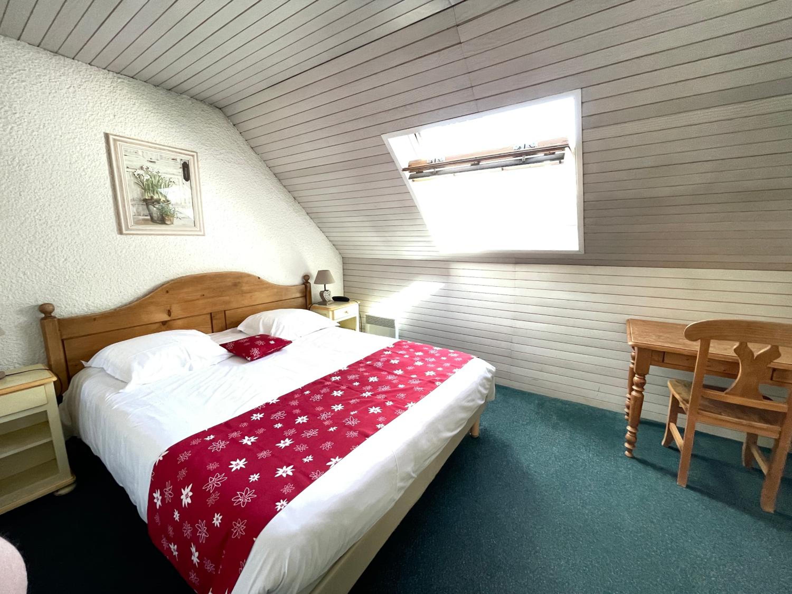Classic Double Room - Lake Side - Photo 3