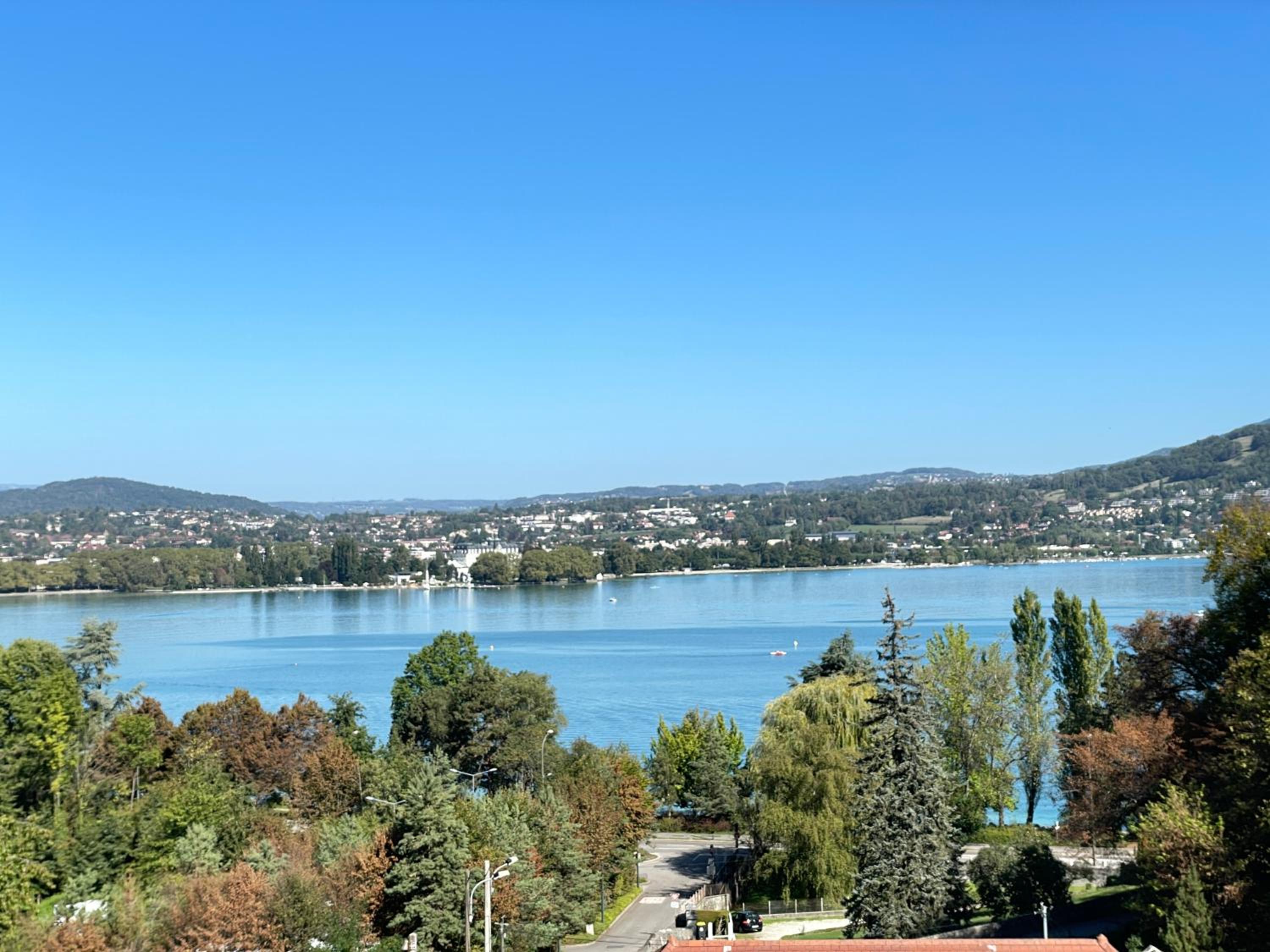 Classic Double Room - Lake Side - Photo 2