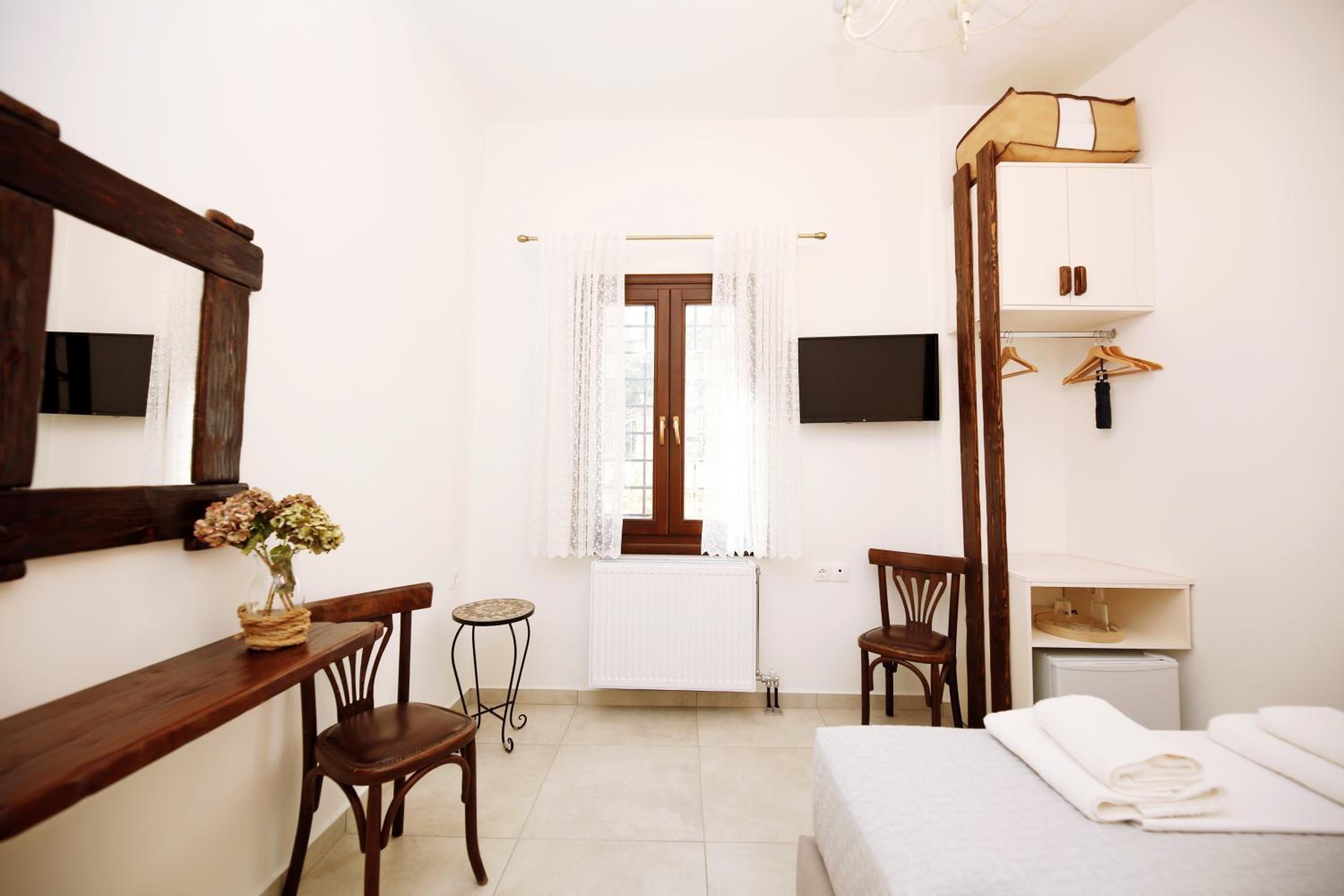 Economy Double Room photo 2