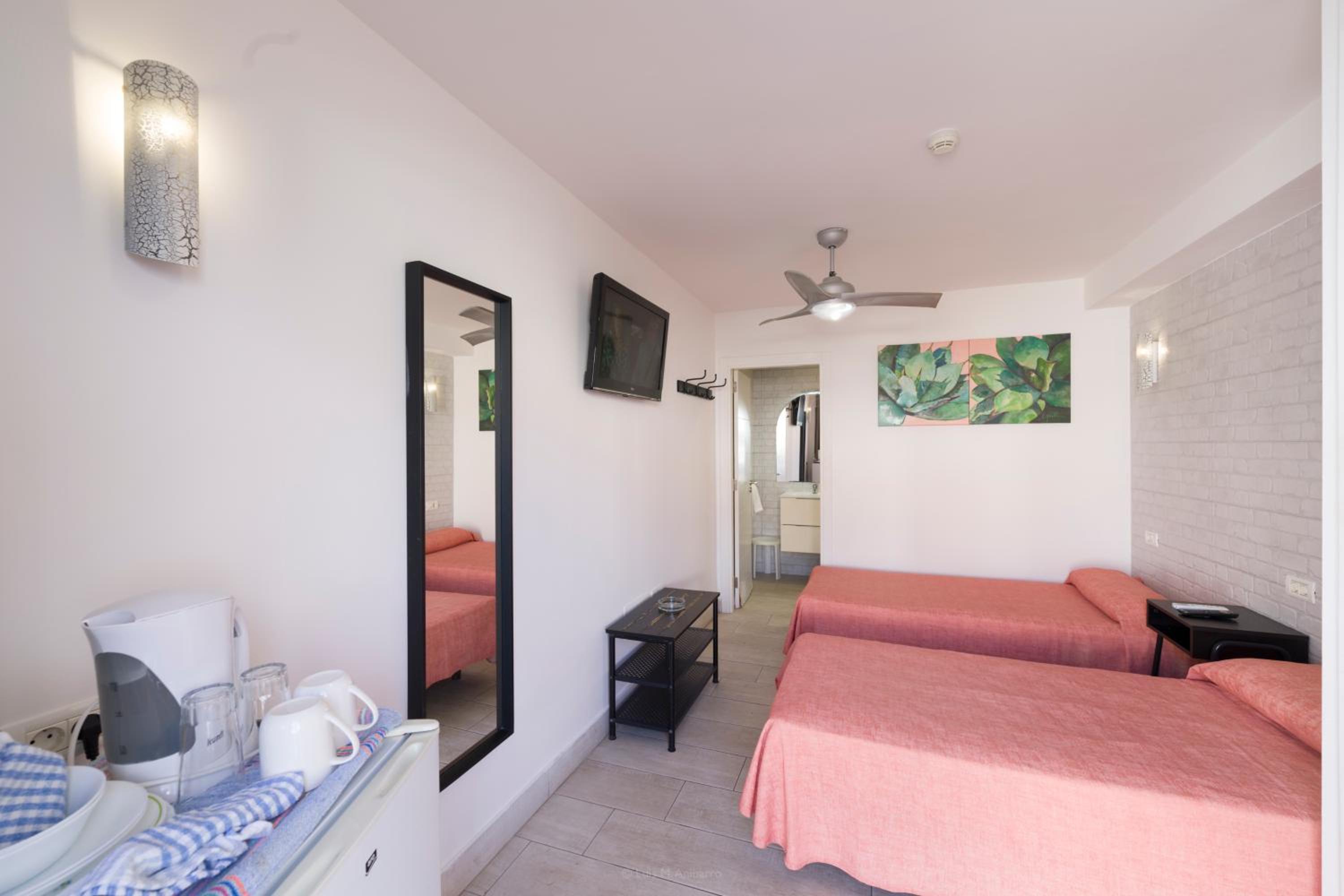 Habitación Doble con Baño Privado