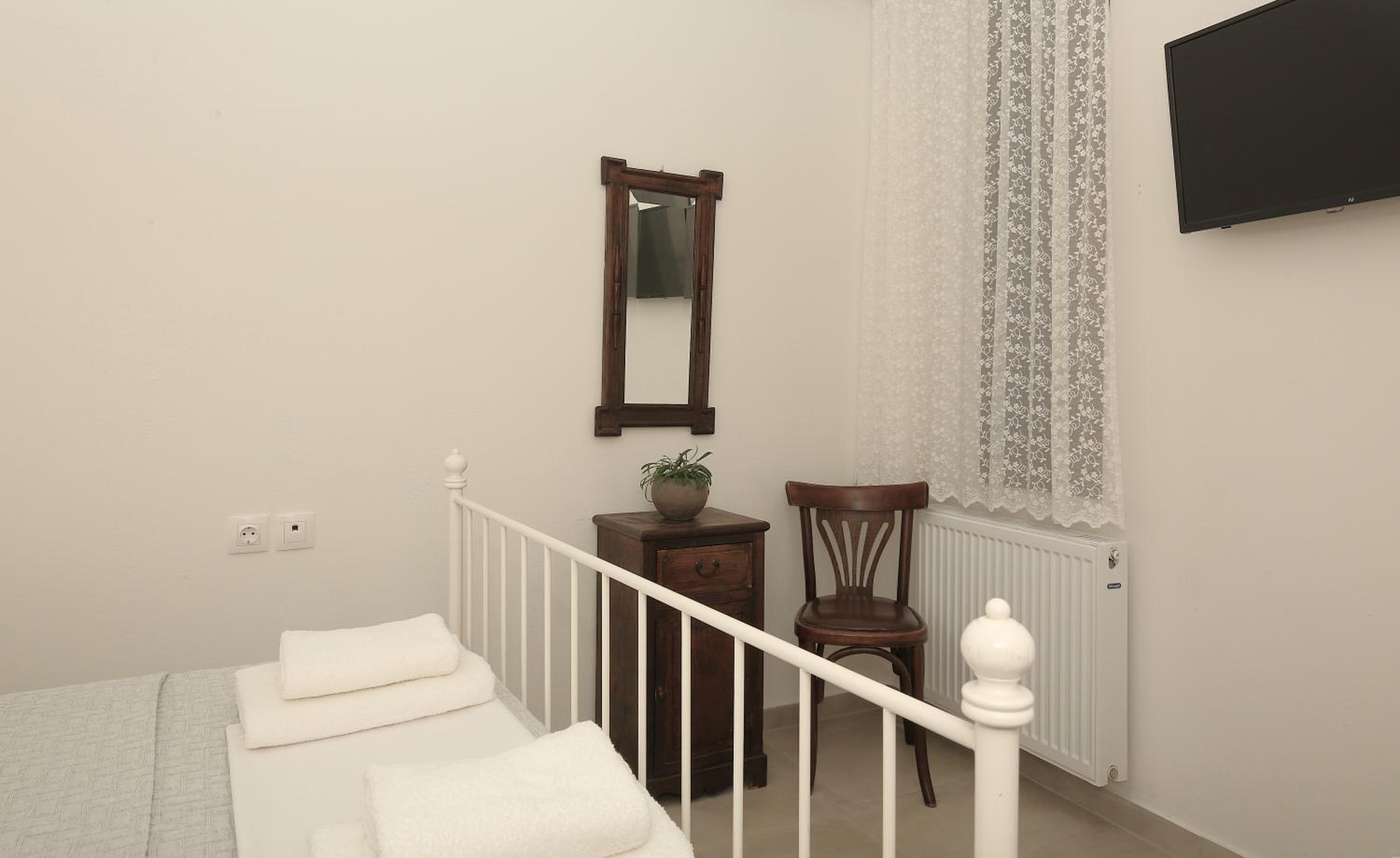 Economy Double Room photo 3