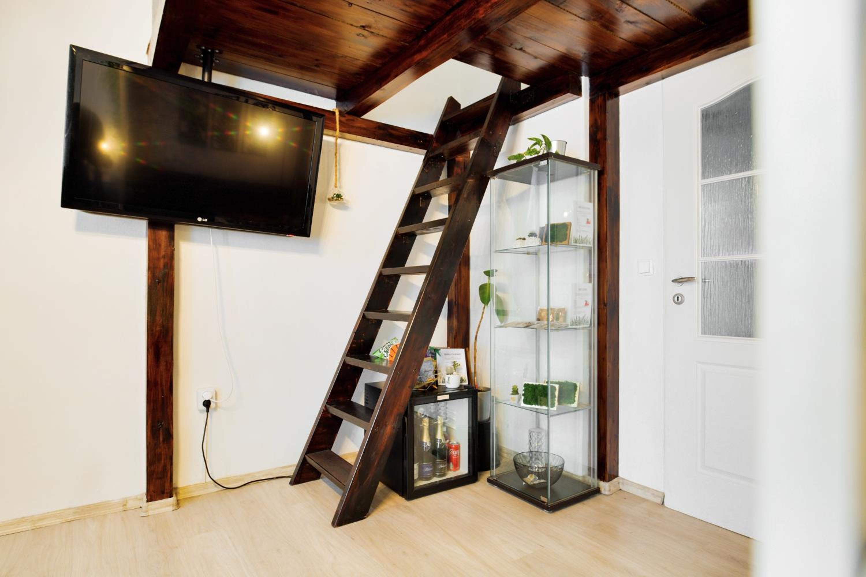 One-Bedroom Apartment photo 2