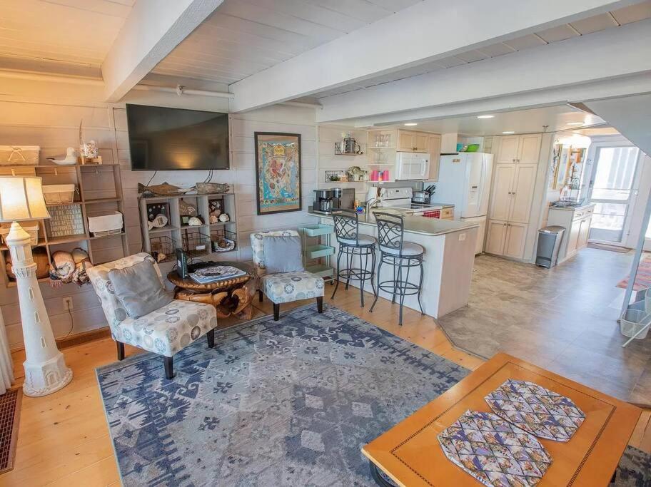 Four-Bedroom Deluxe Home - Oceanfront photo 2