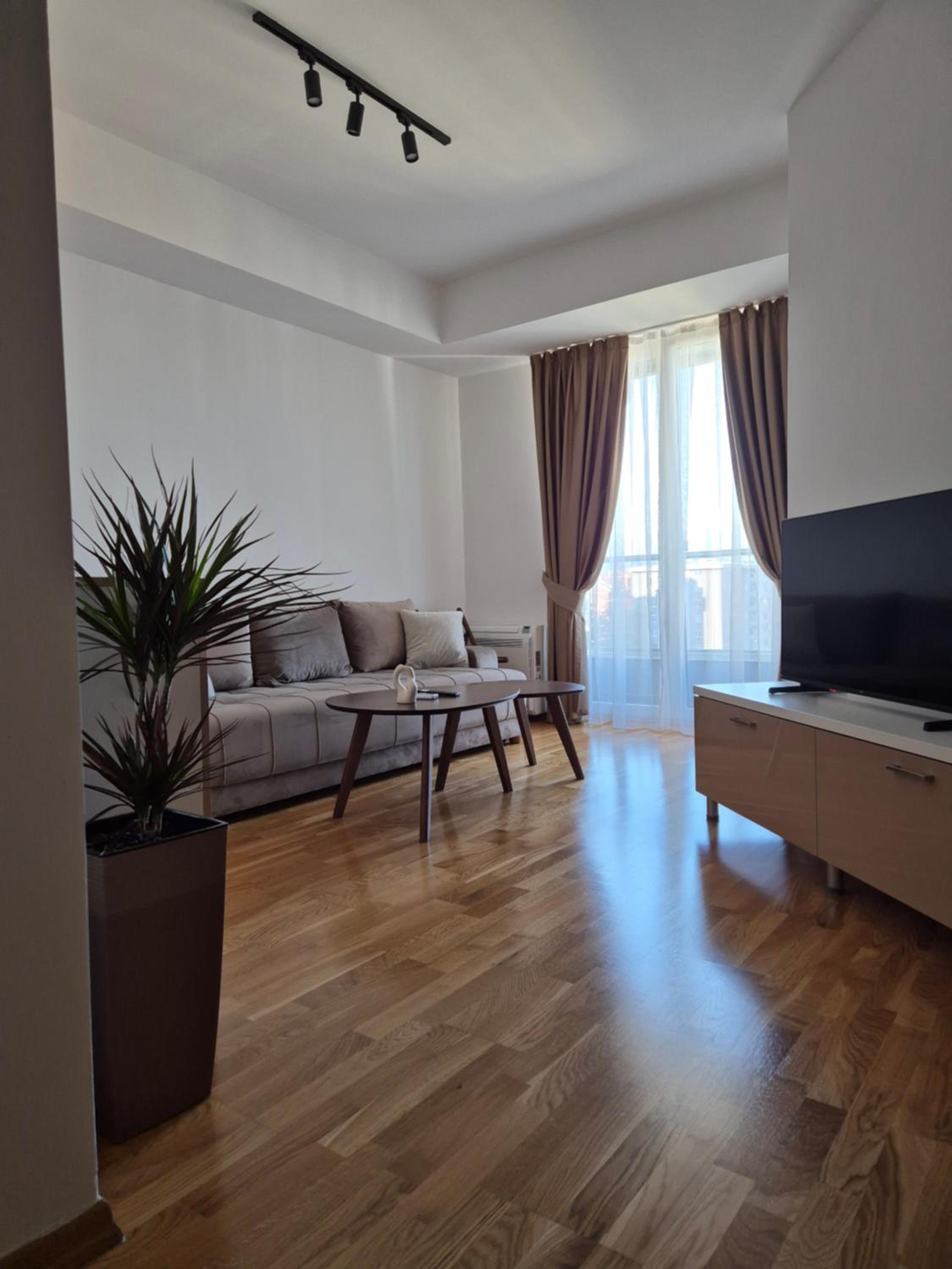 One-Bedroom Apartment photo 1