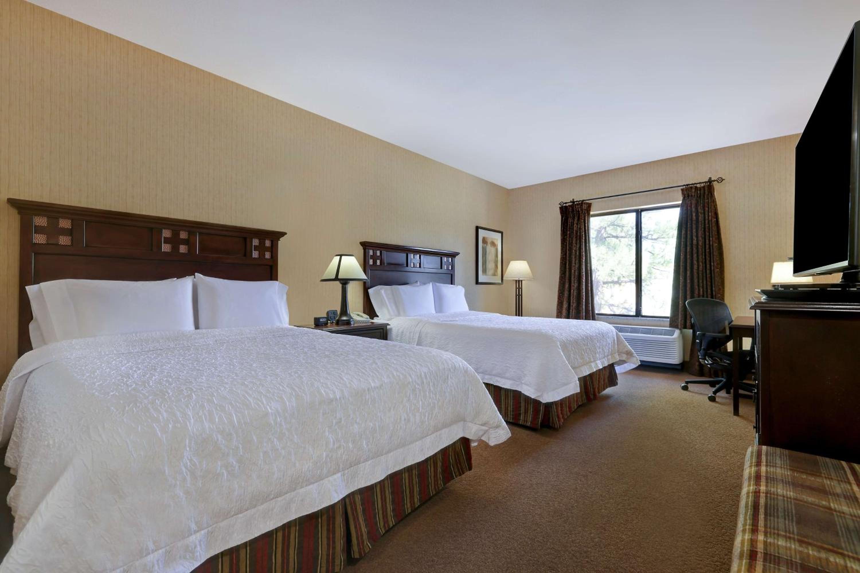 Queen Room With Two Queen Beds - Non-Smoking