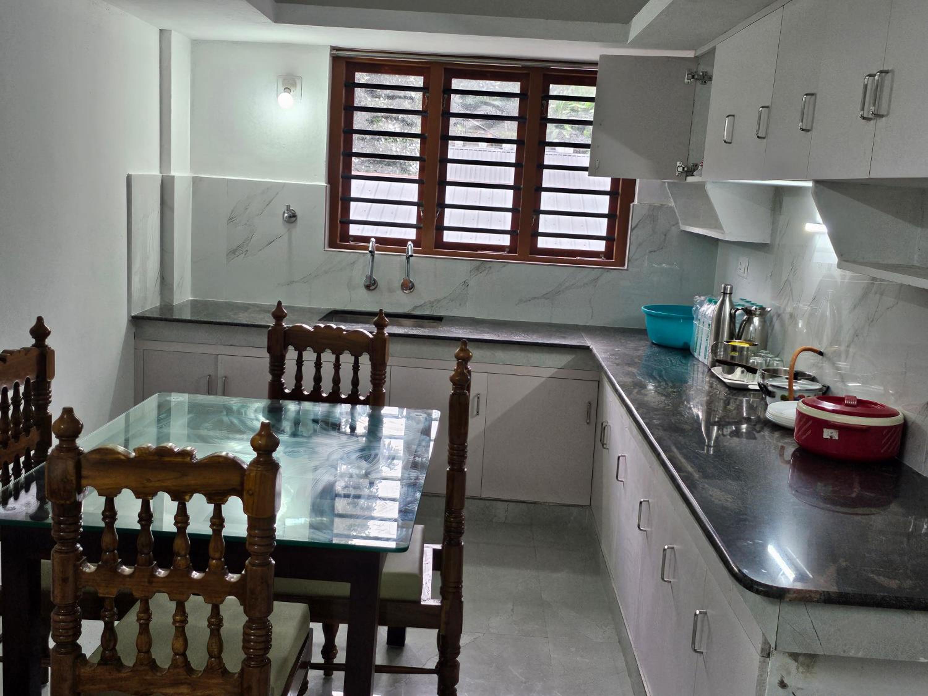 Apartment with View and Balcony photo 2