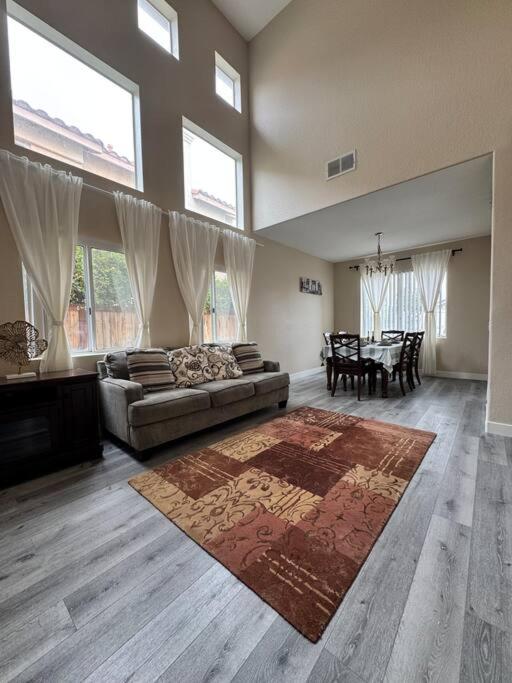 Four-Bedroom House photo 1