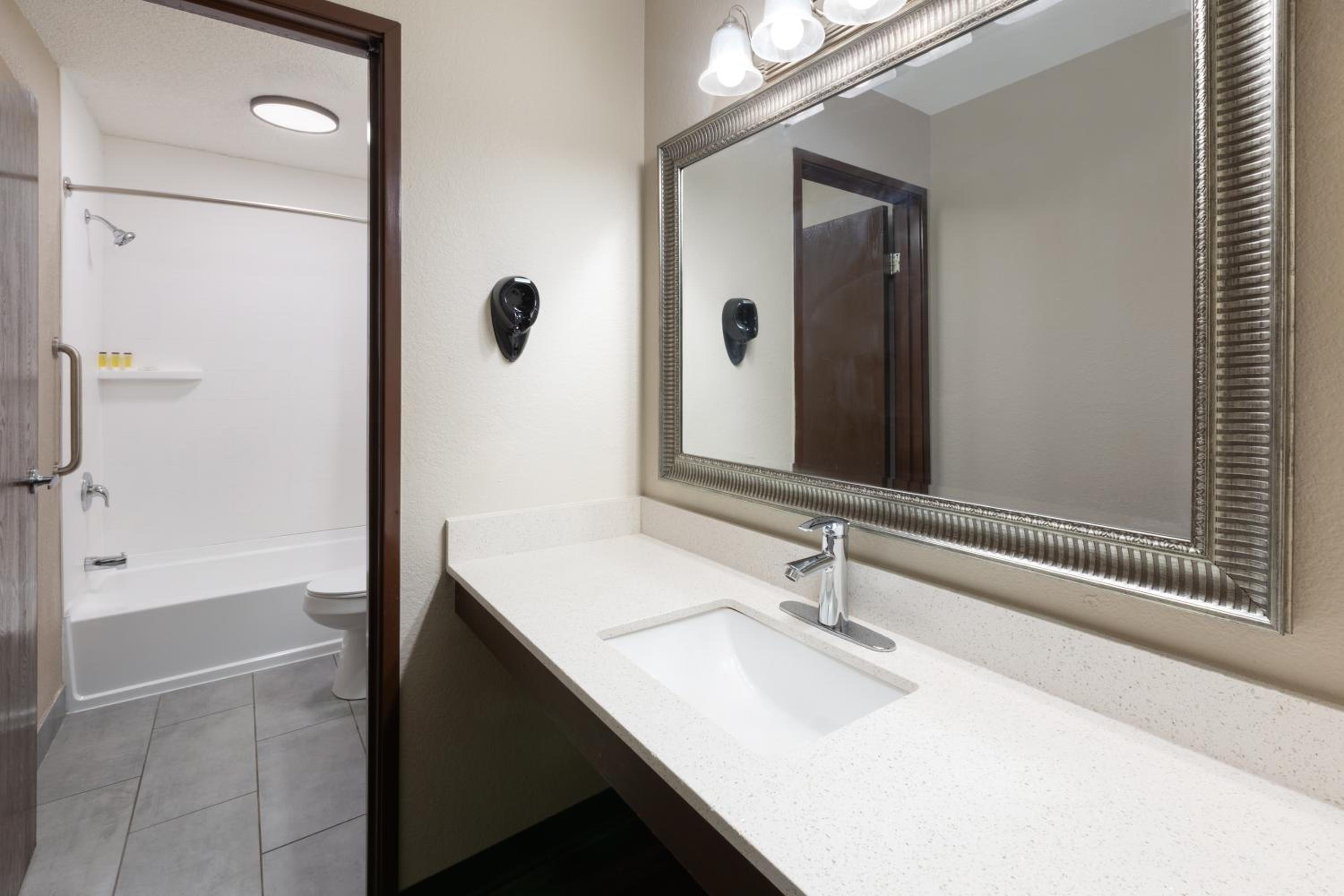 Studio Suite with Two Double Beds - Non-Smoking - Photo 3