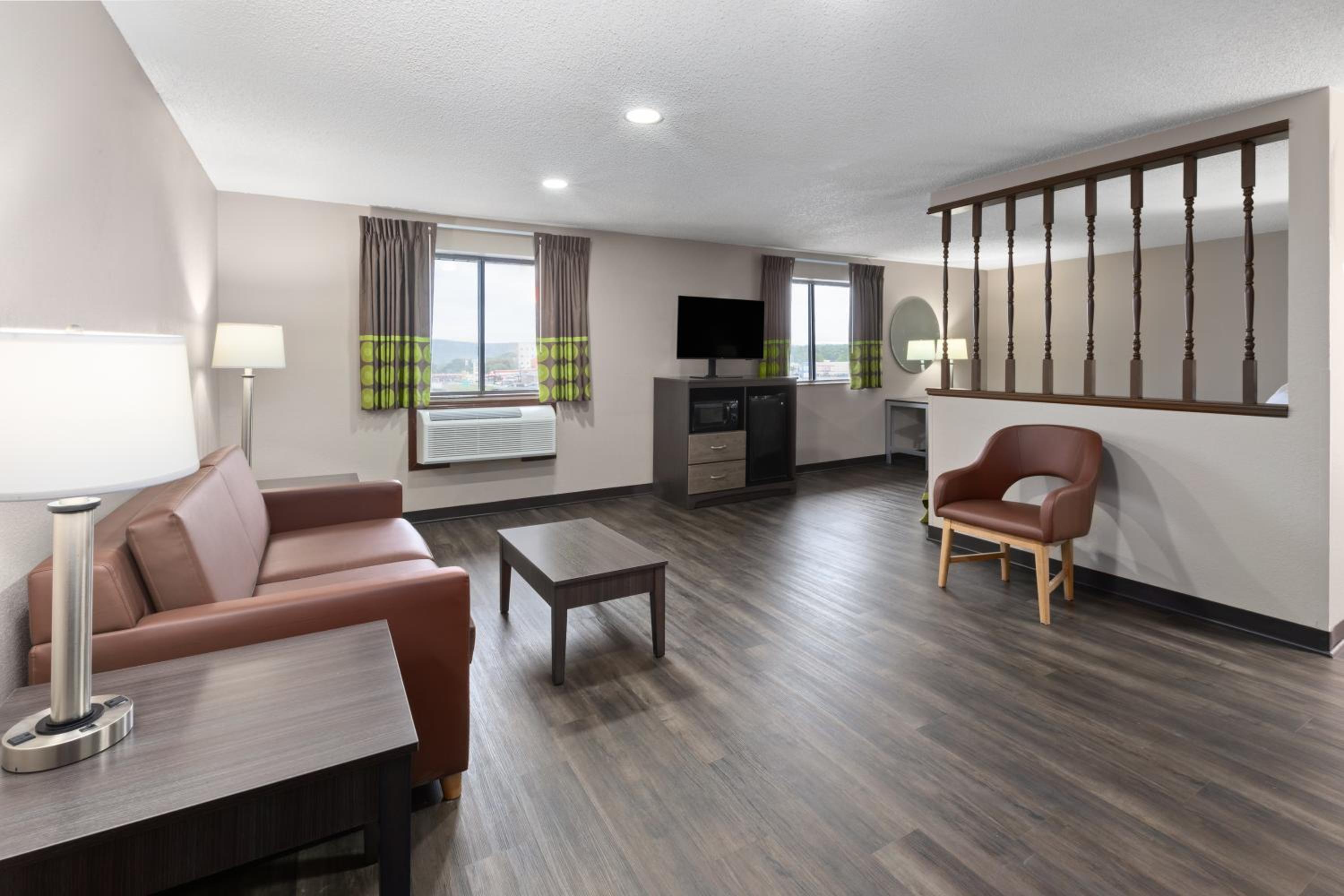 Studio Suite with Two Double Beds - Non-Smoking - Photo 6