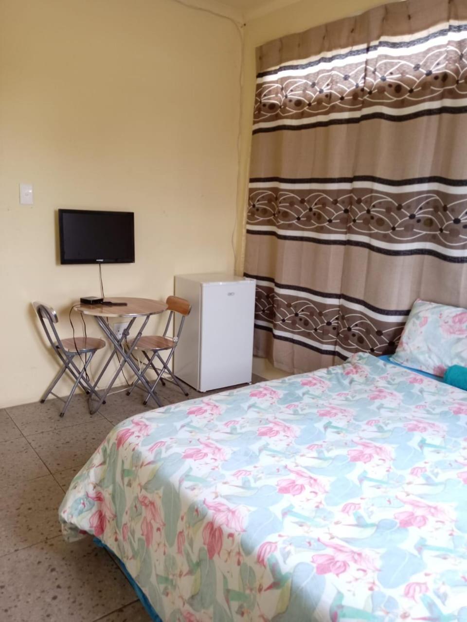 Double Room With Shared Bathroom photo 1