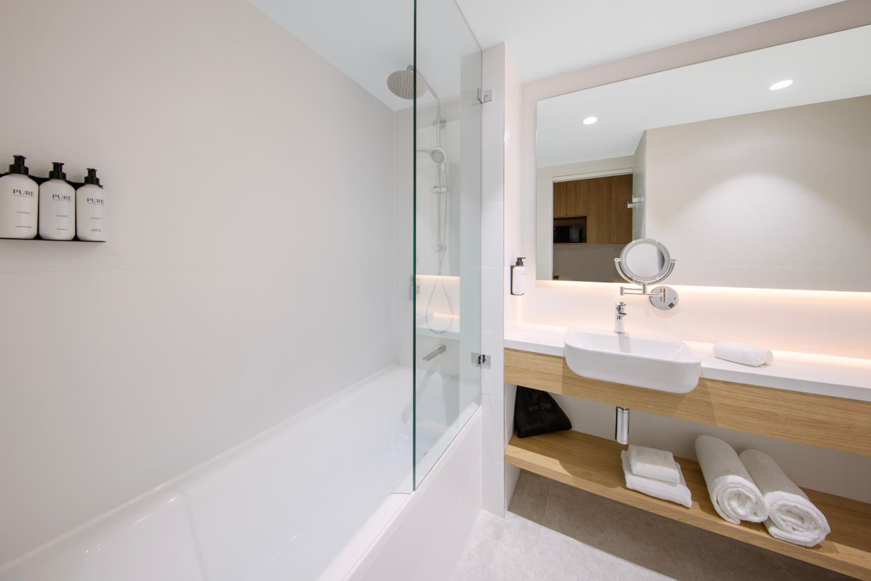 Deluxe King Room with Bath