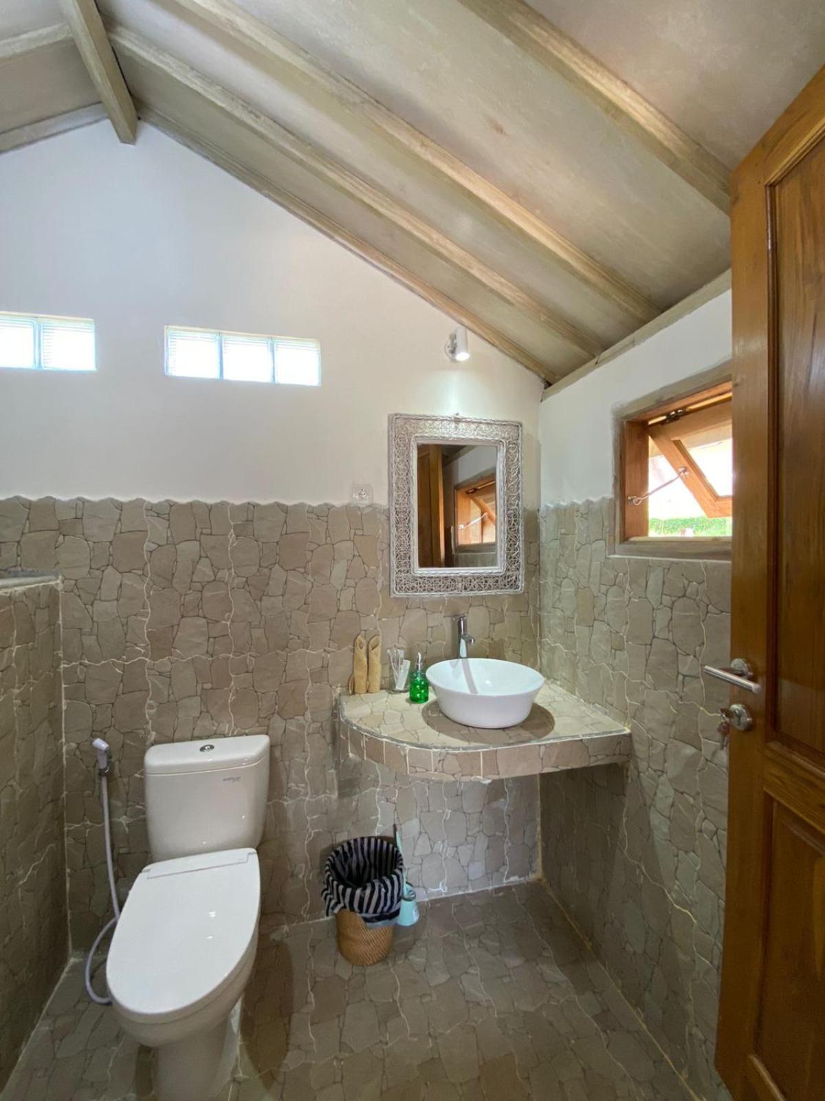 Standard Queen Room - Photo 6