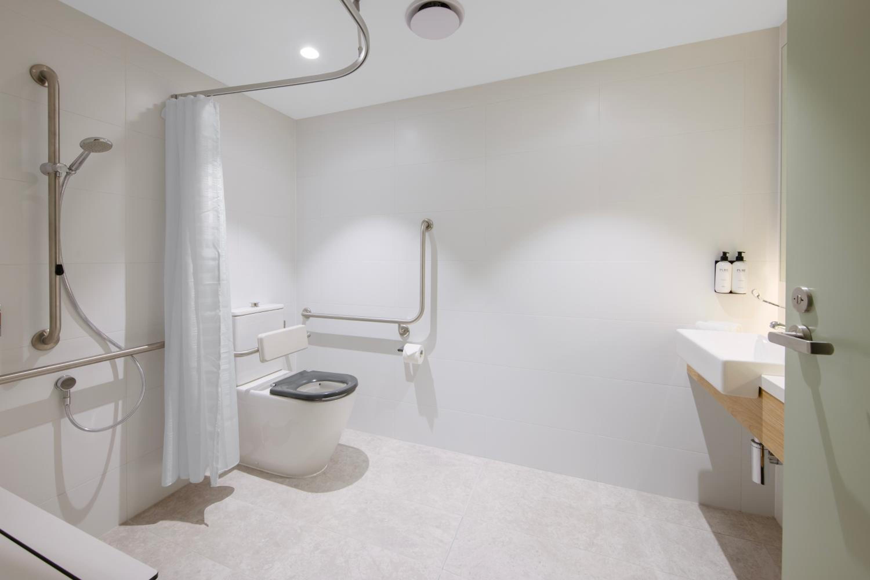 King Room - Disability Access photo 3
