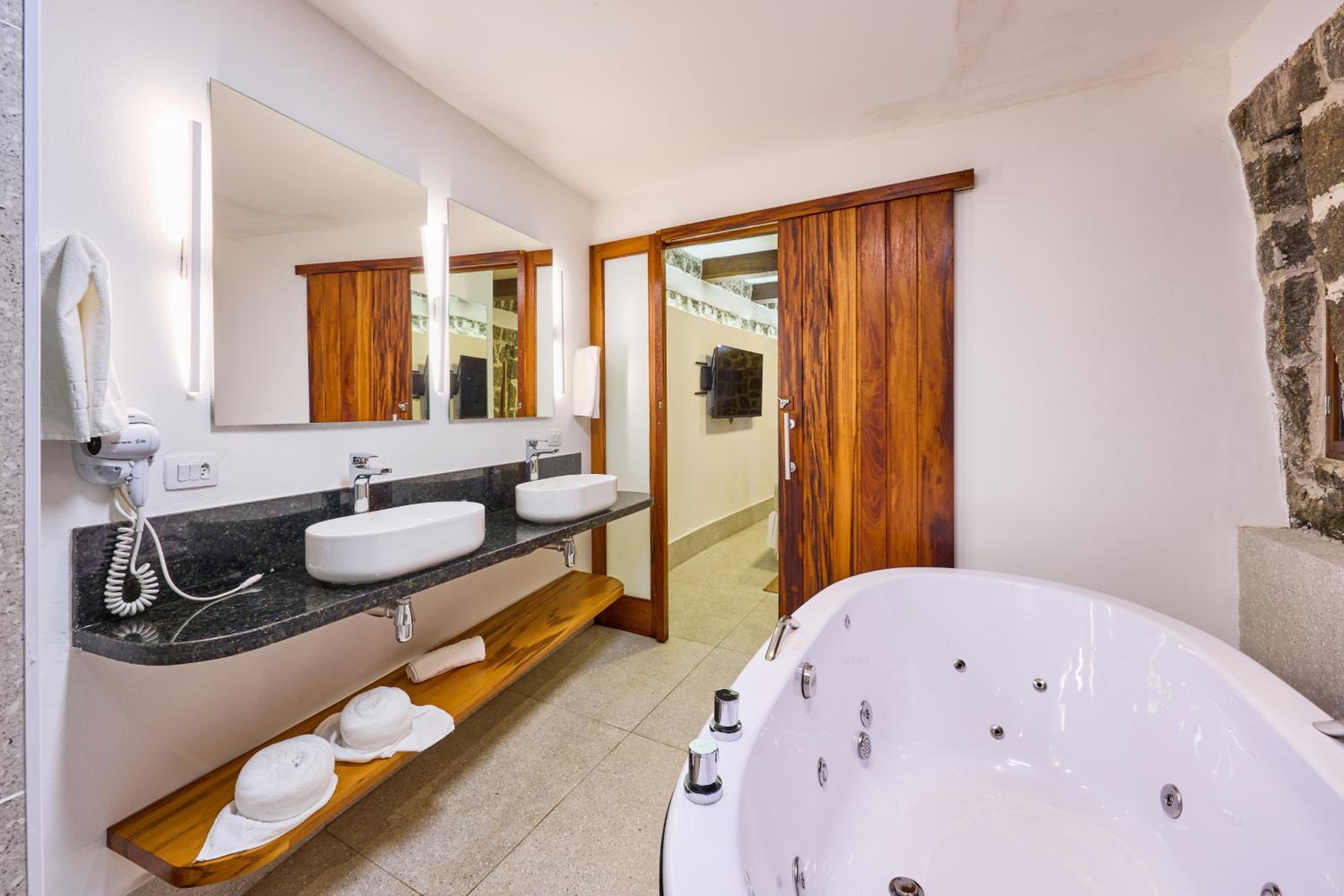 Double Room with Spa Bath photo 3