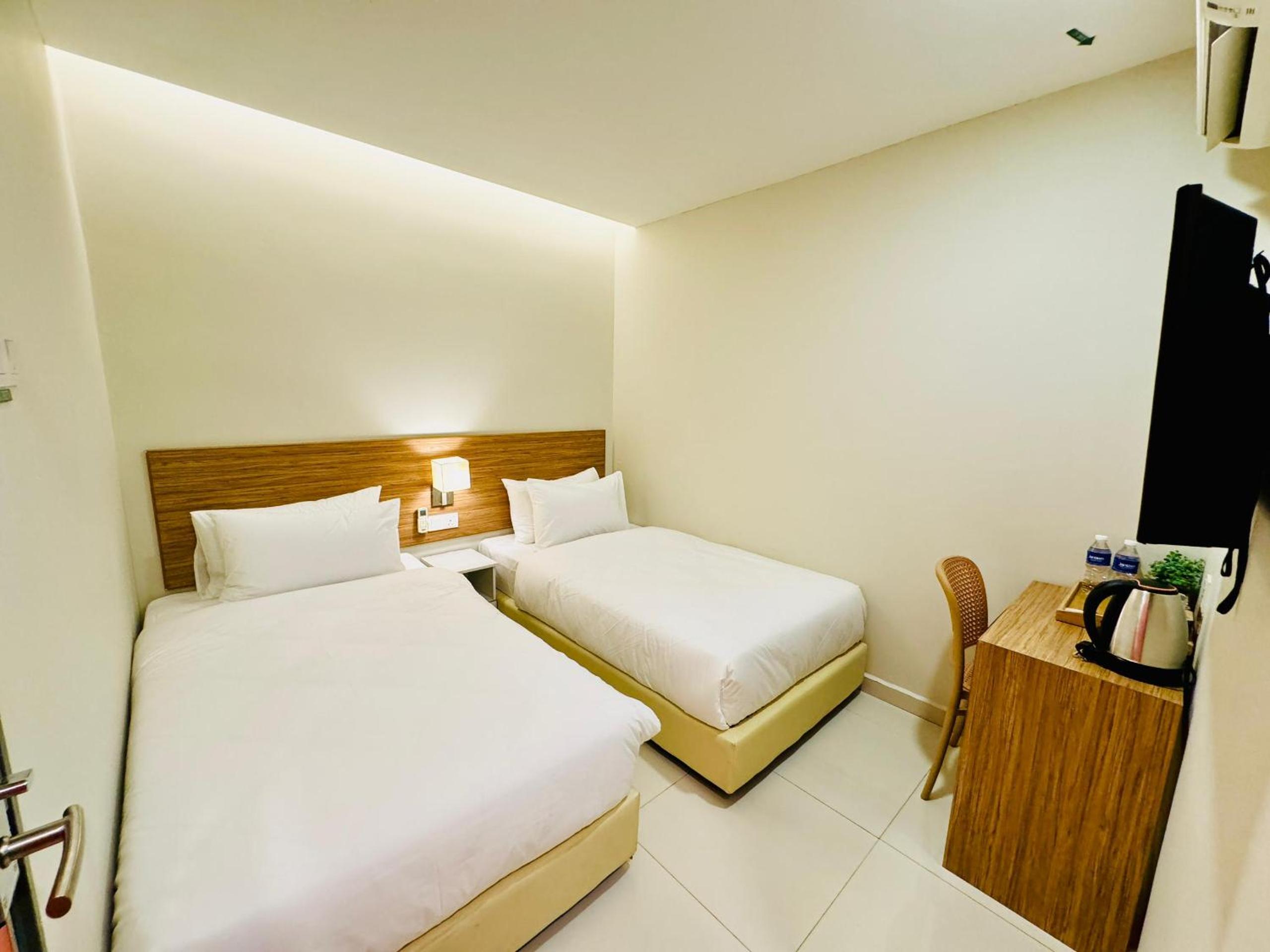 Standard Twin Room - Photo 6