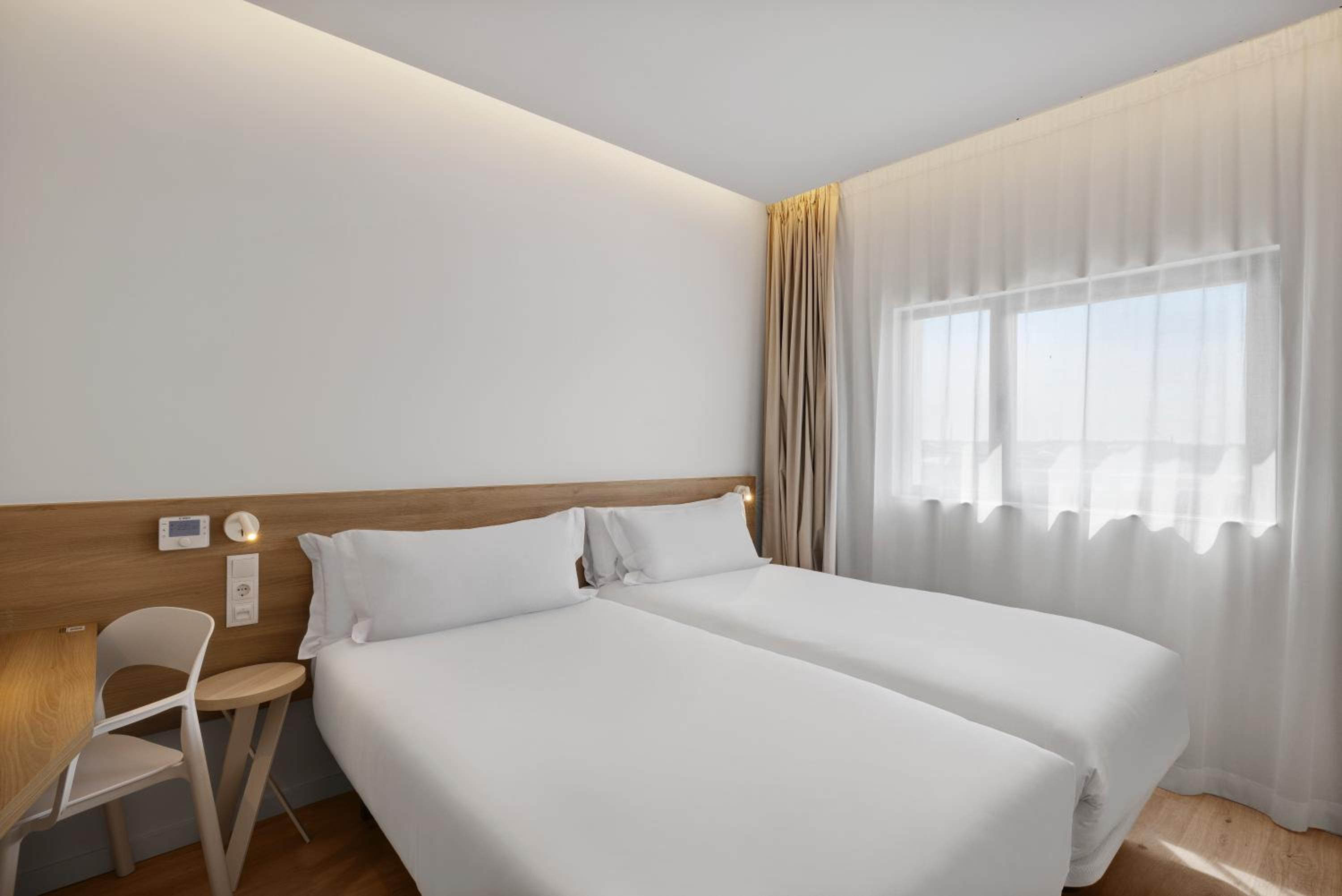 Twin Room - Photo 1