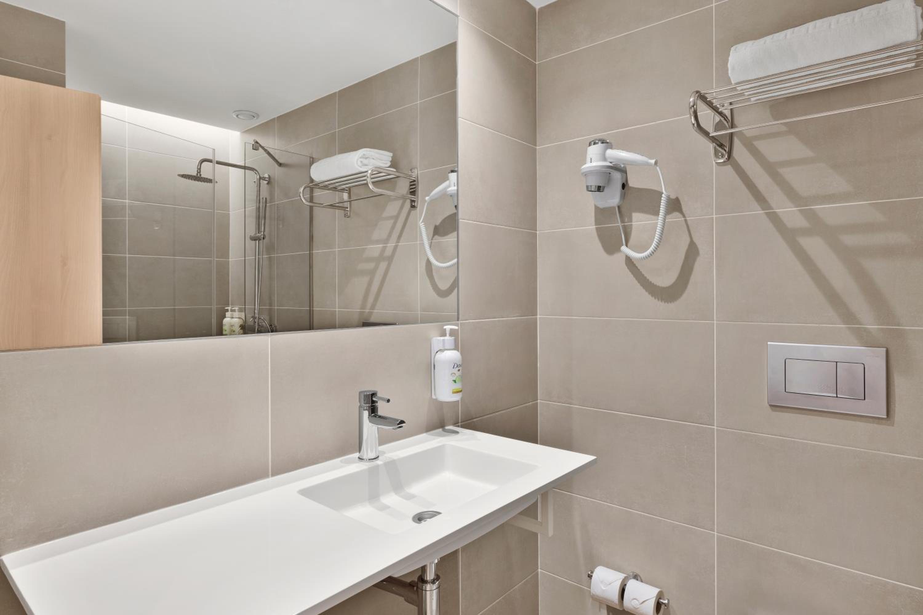 Double Room - Photo 6