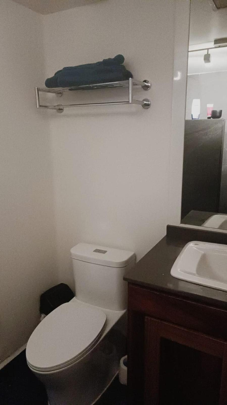One-Bedroom Apartment with Balcony and Mountain View   photo 2