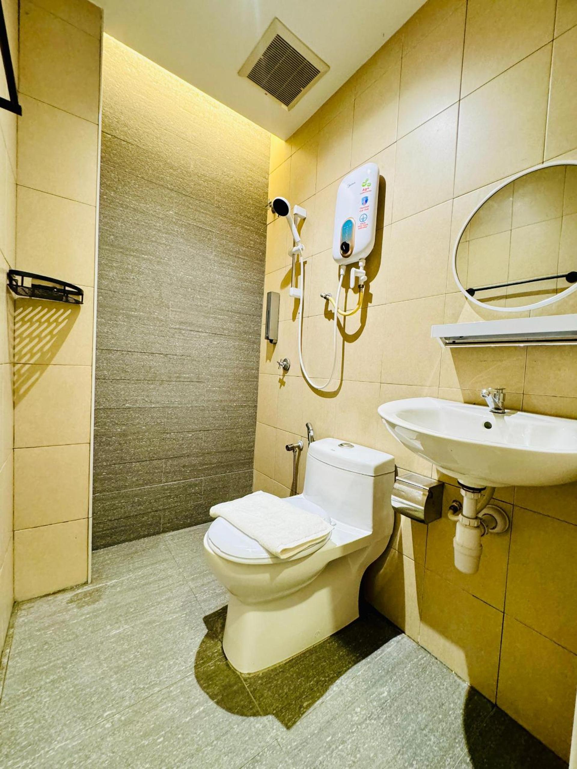 Standard Queen Room - Photo 5
