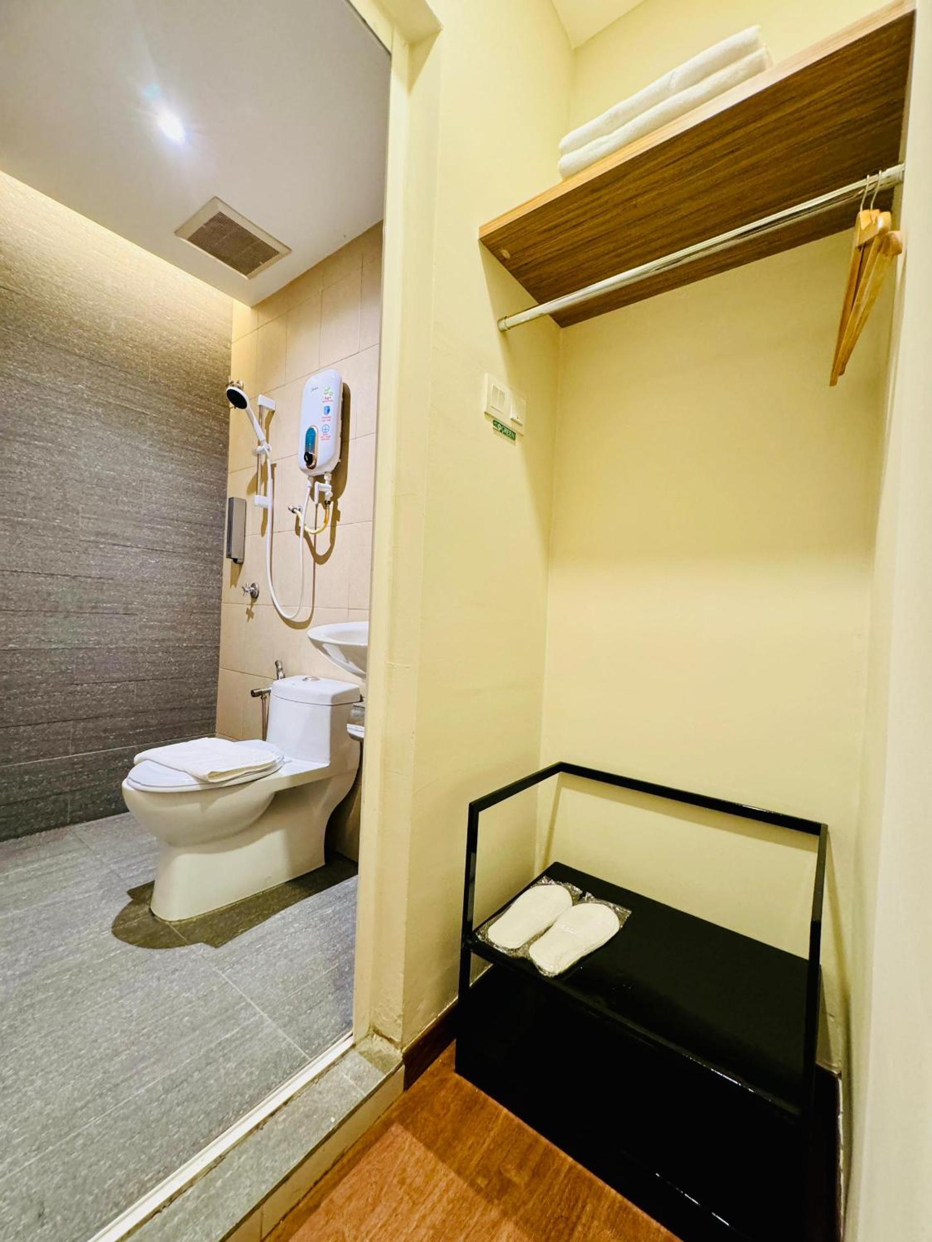 Standard Queen Room - Photo 4