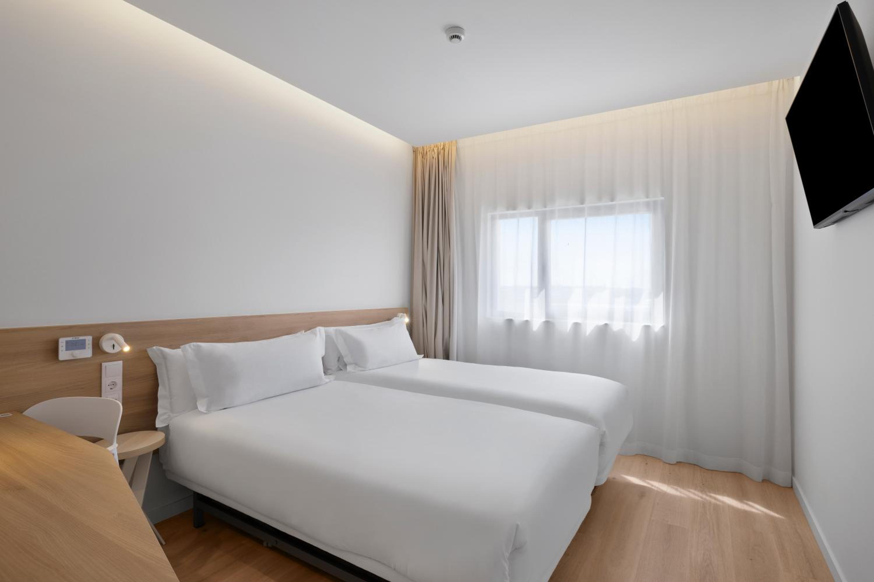 Twin Room - Photo 4