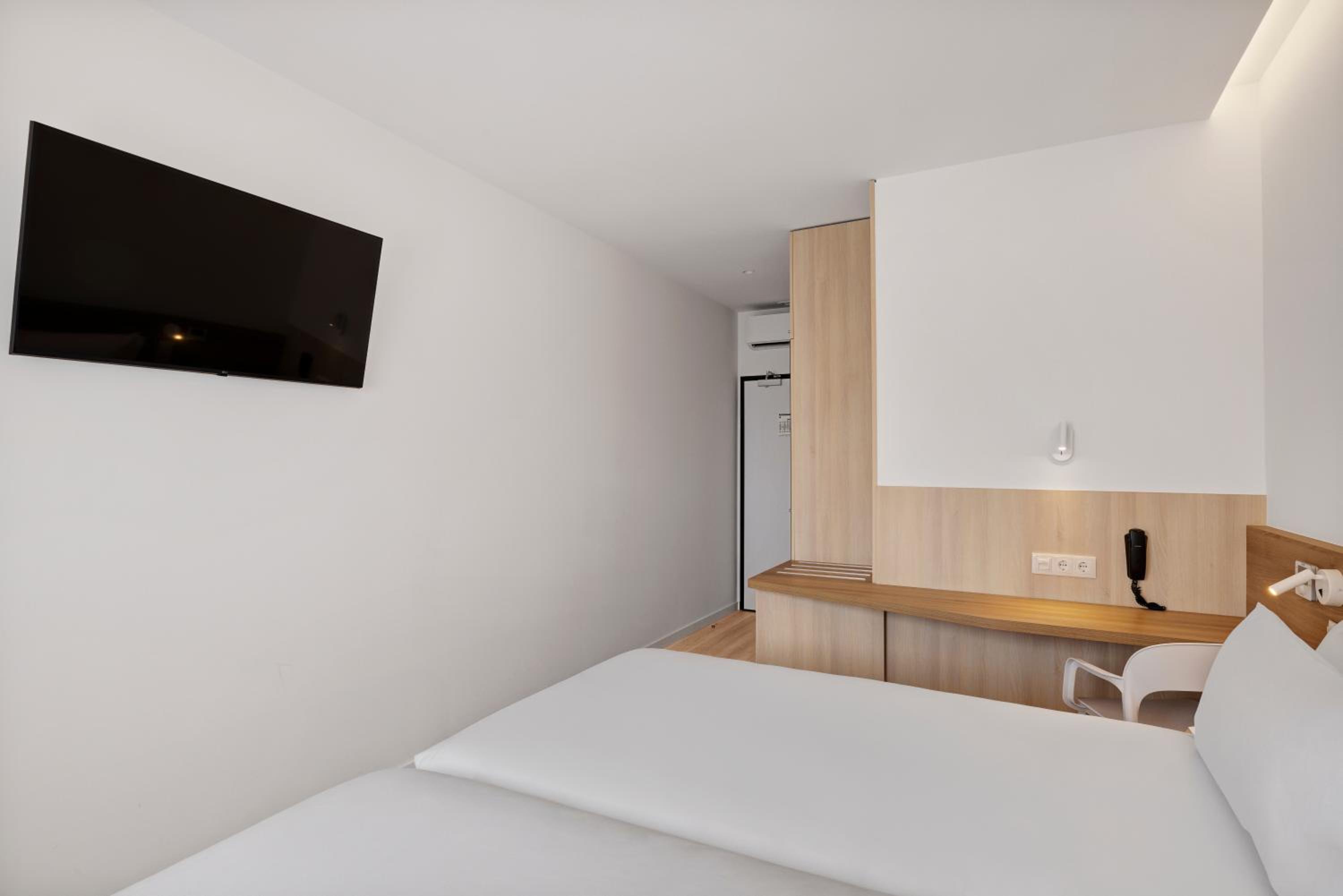 Twin Room - Photo 5