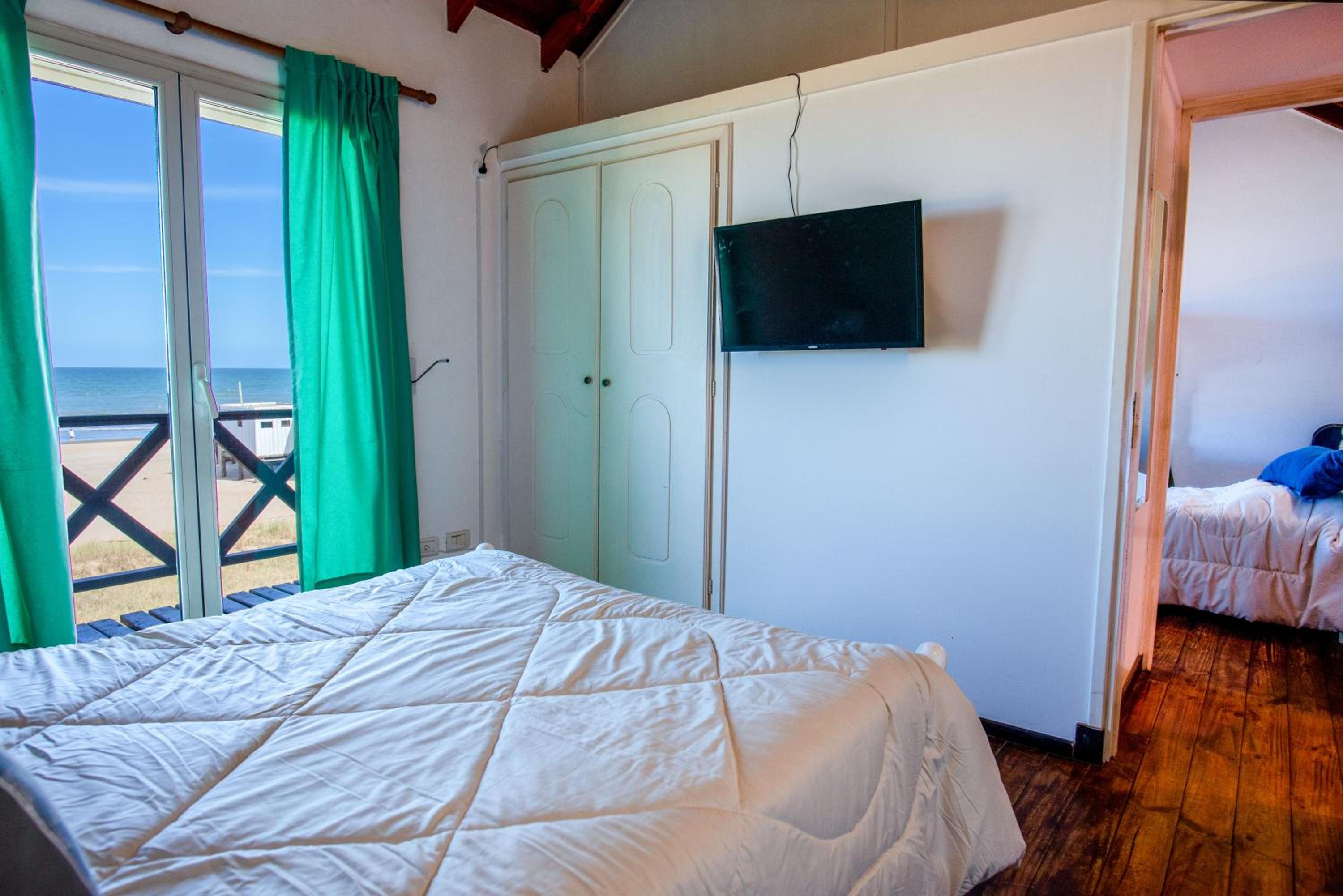 Family Two-Bedroom Apartment with View photo 3