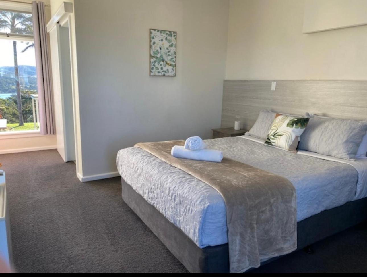 Queen Room photo 1