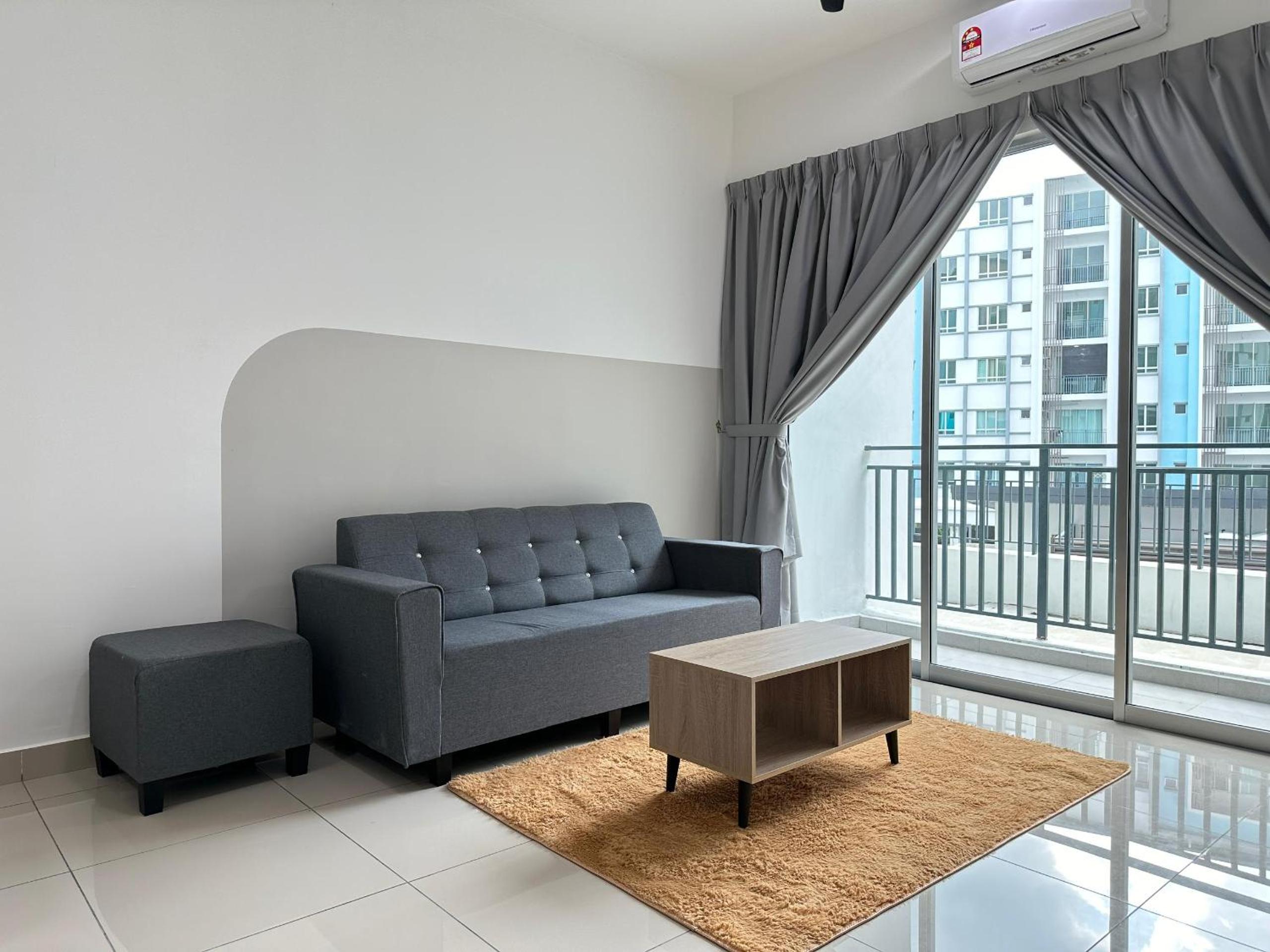 Three-Bedroom Apartment with Balcony photo 2