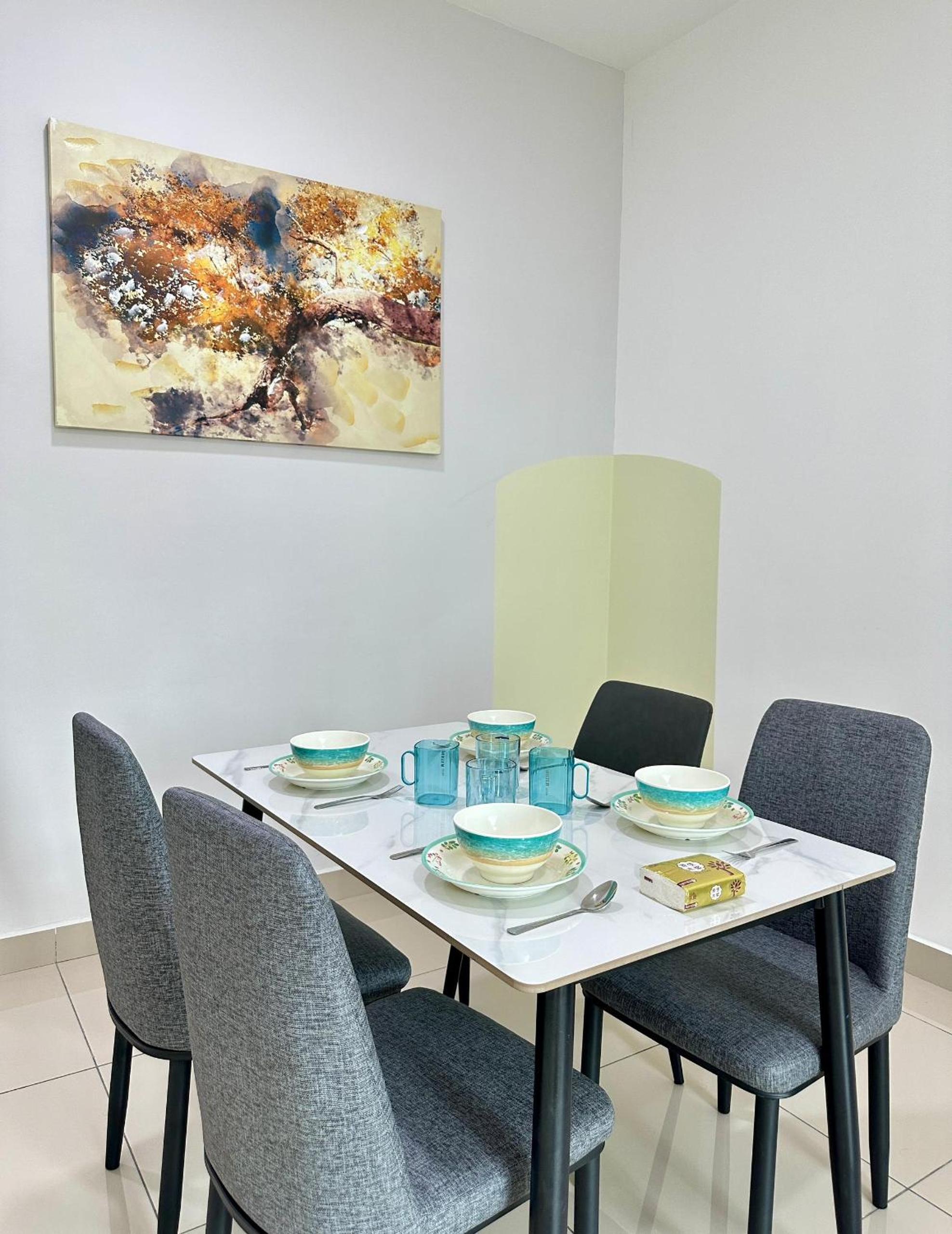 Three-Bedroom Apartment with Balcony photo 1