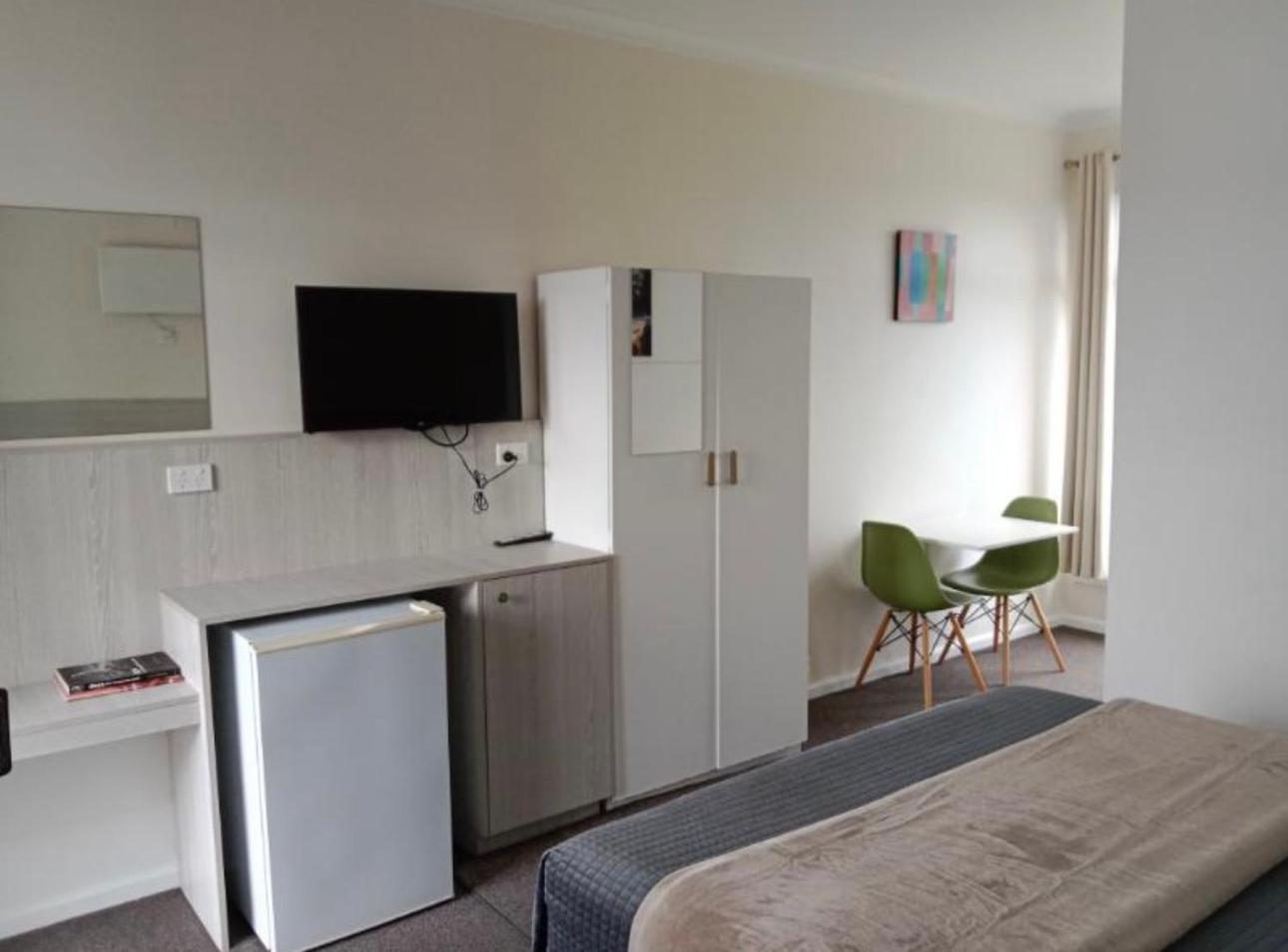 Deluxe Double Room (2 Adults + 1 Child) photo 3