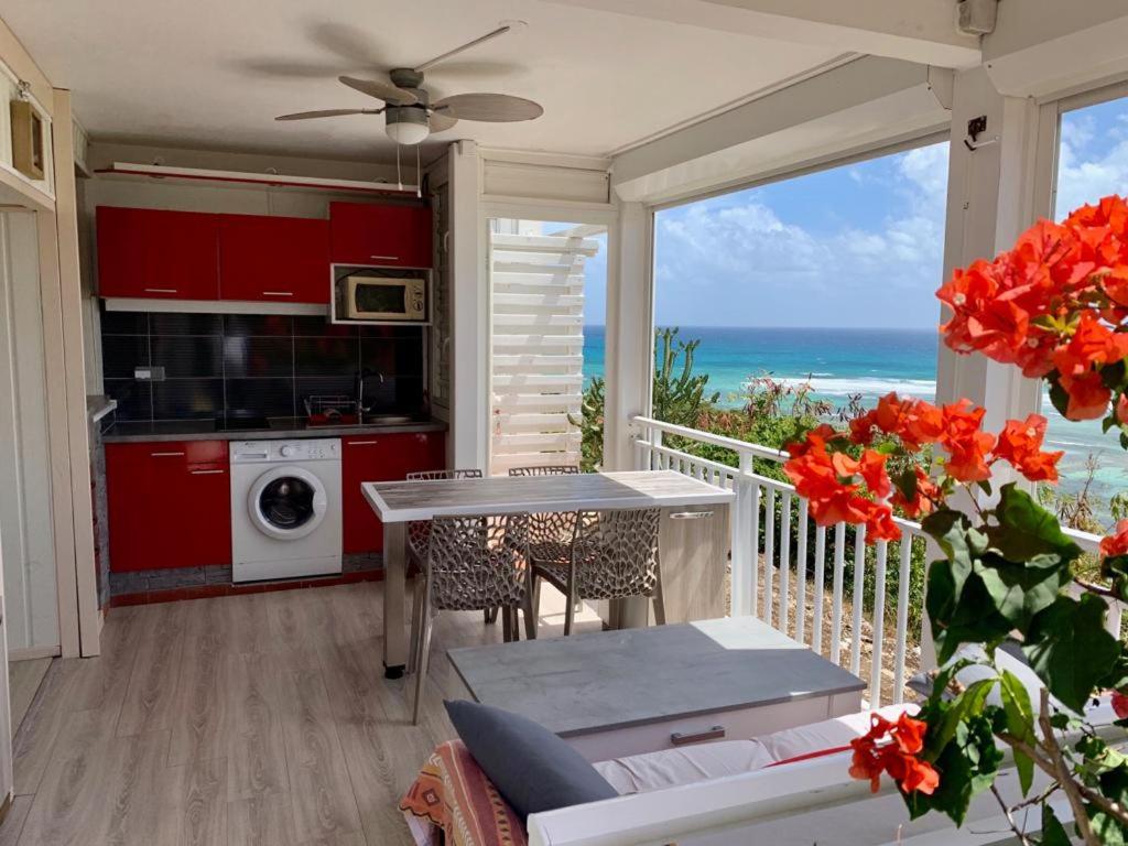 One-Bedroom Apartment with Sea View photo 1