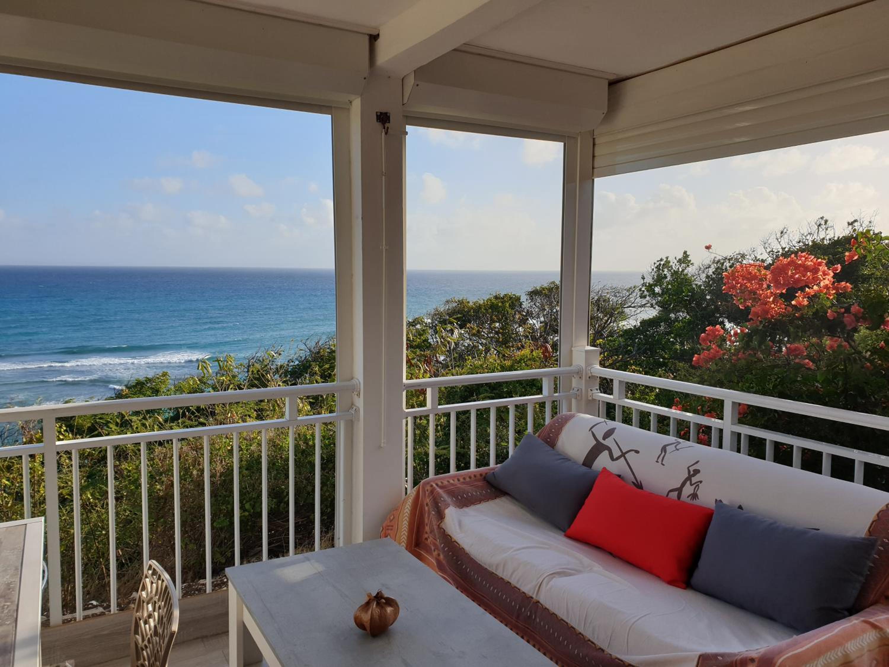 One-Bedroom Apartment with Sea View photo 2