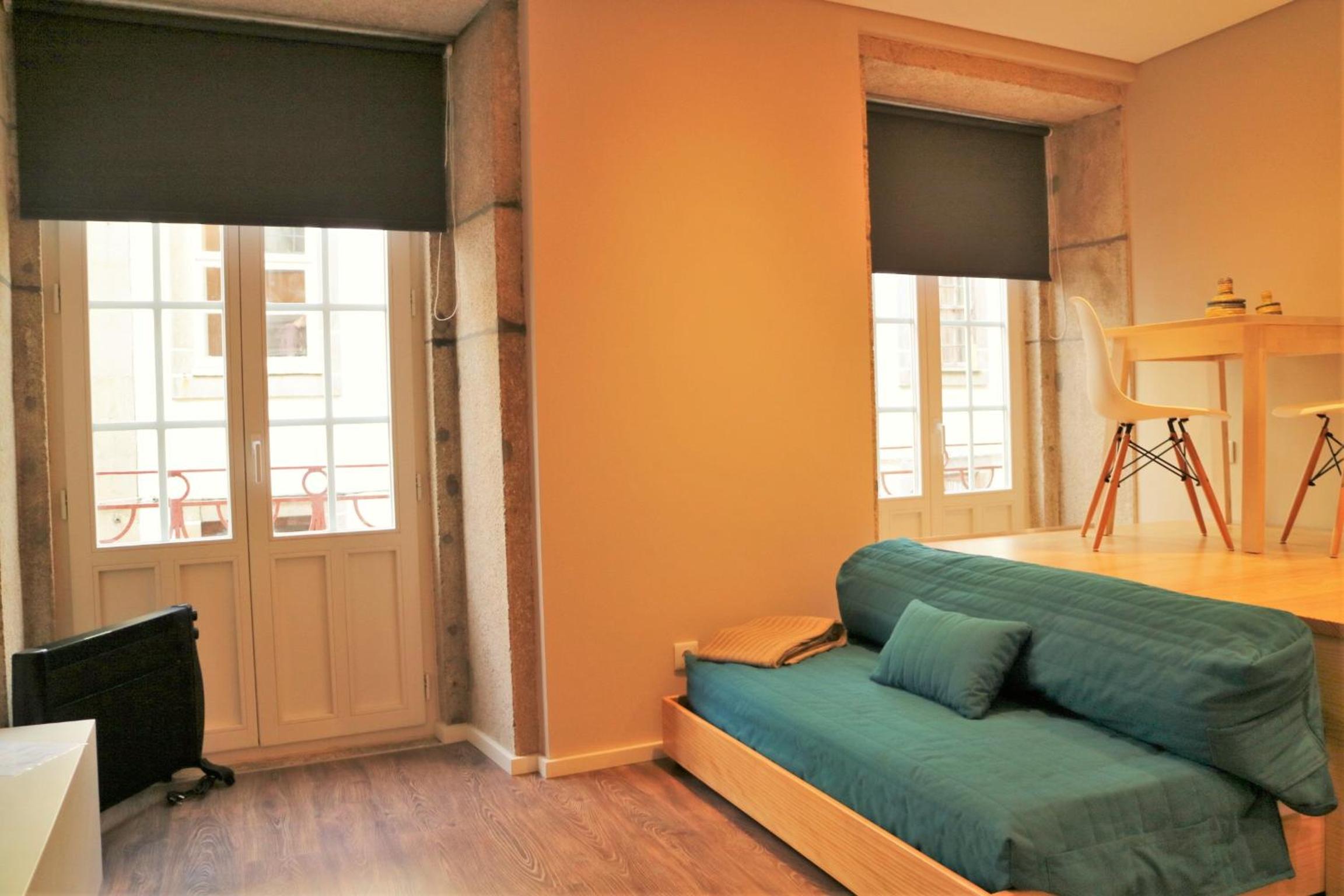 Studio with Balcony - Photo 4