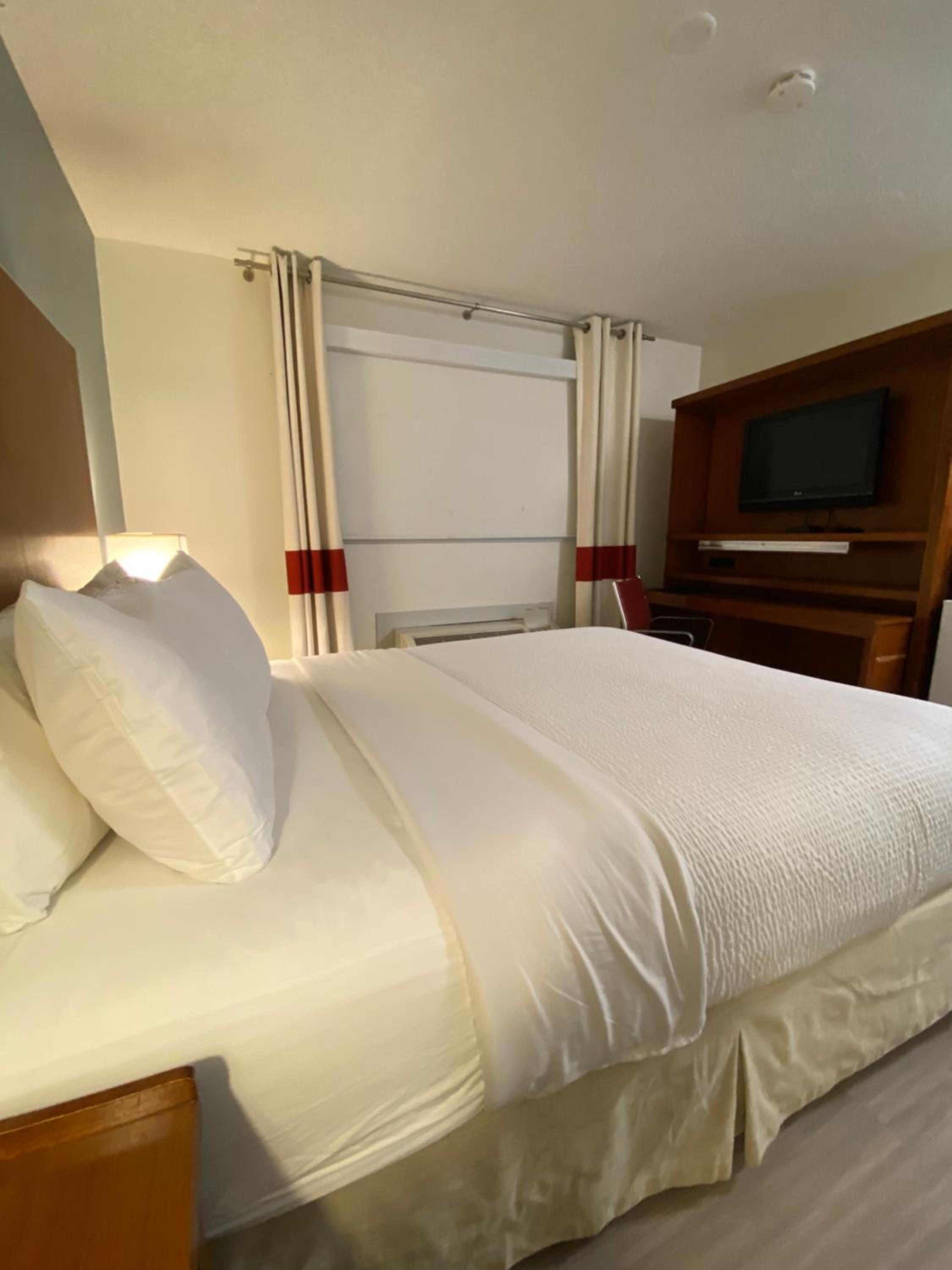 Standard Queen Room photo 3