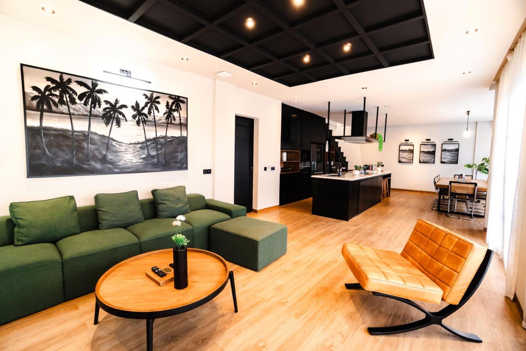 Luxury Villa - Photo 1