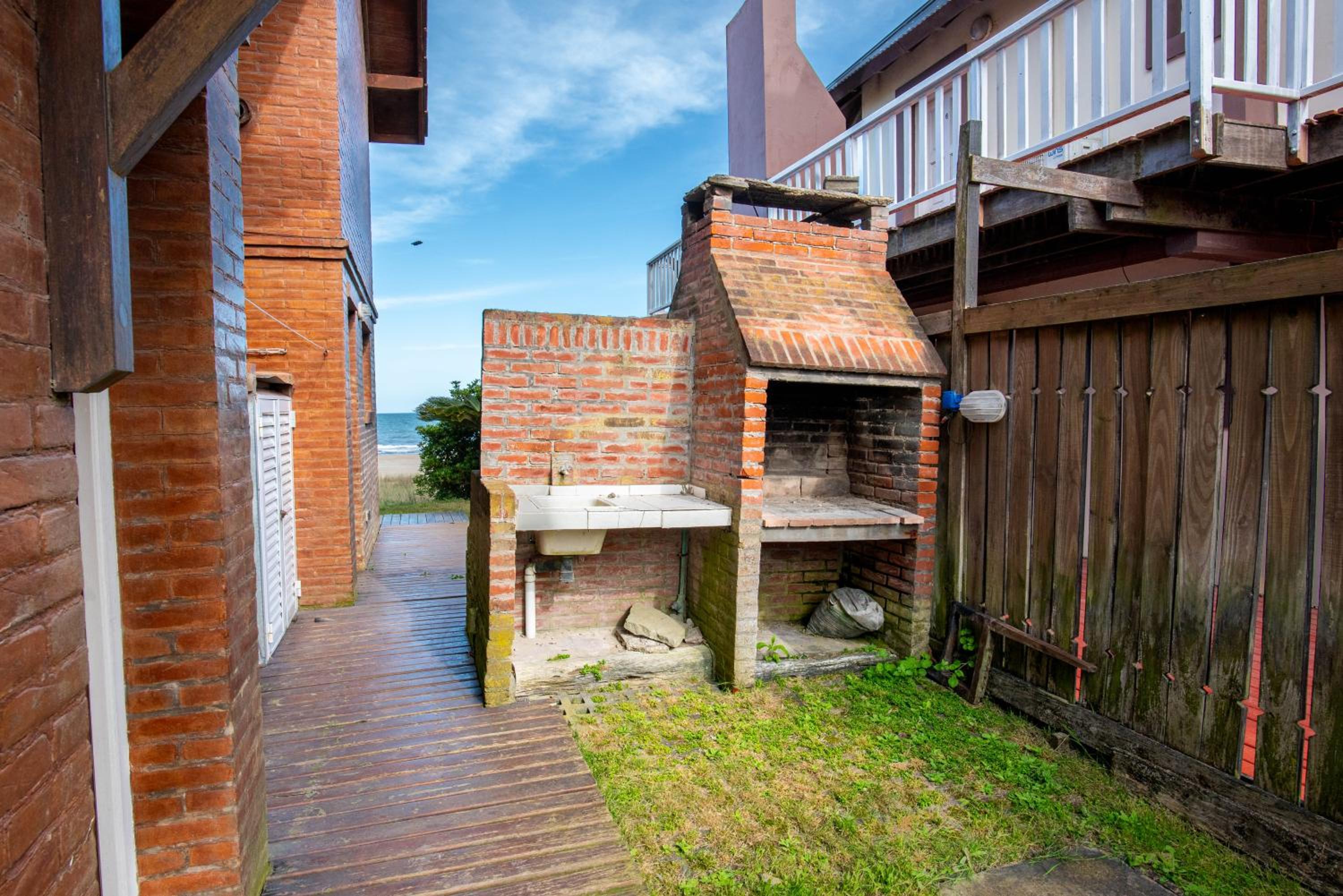 Family Two-Bedroom Apartment with View photo 3