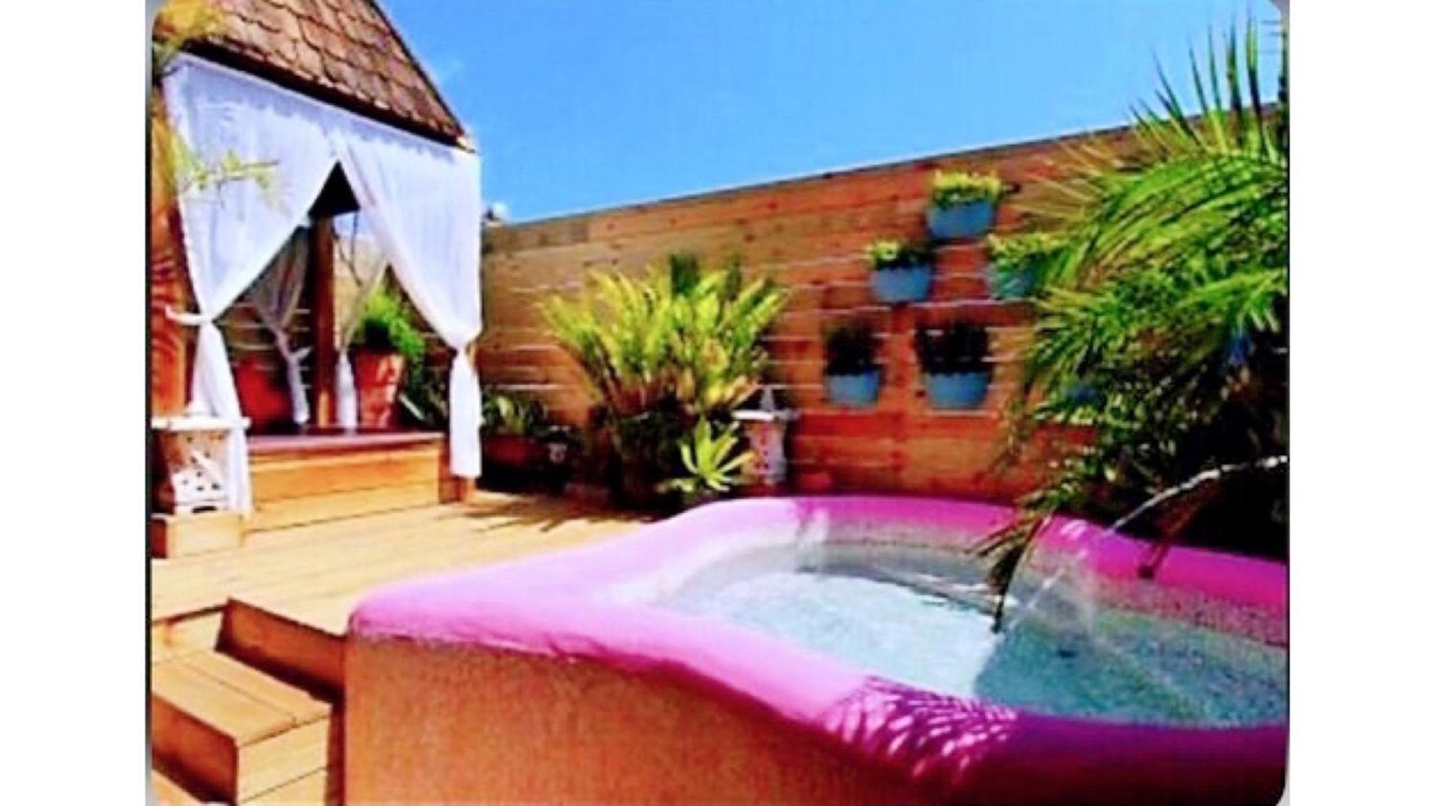 Double Room with Pool View photo 3