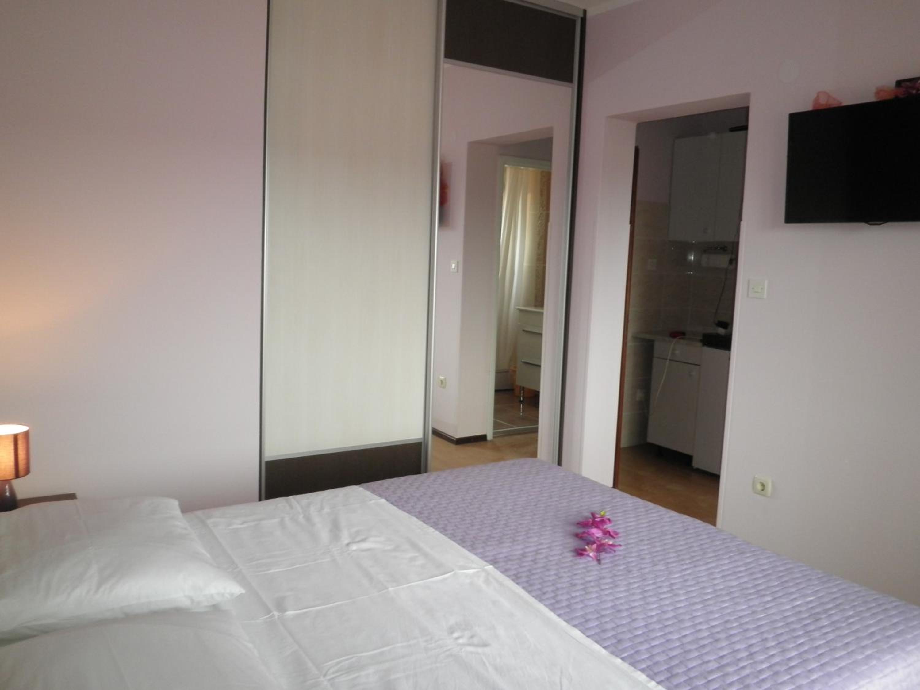 Studio with Balcony and Sea View - Photo 9