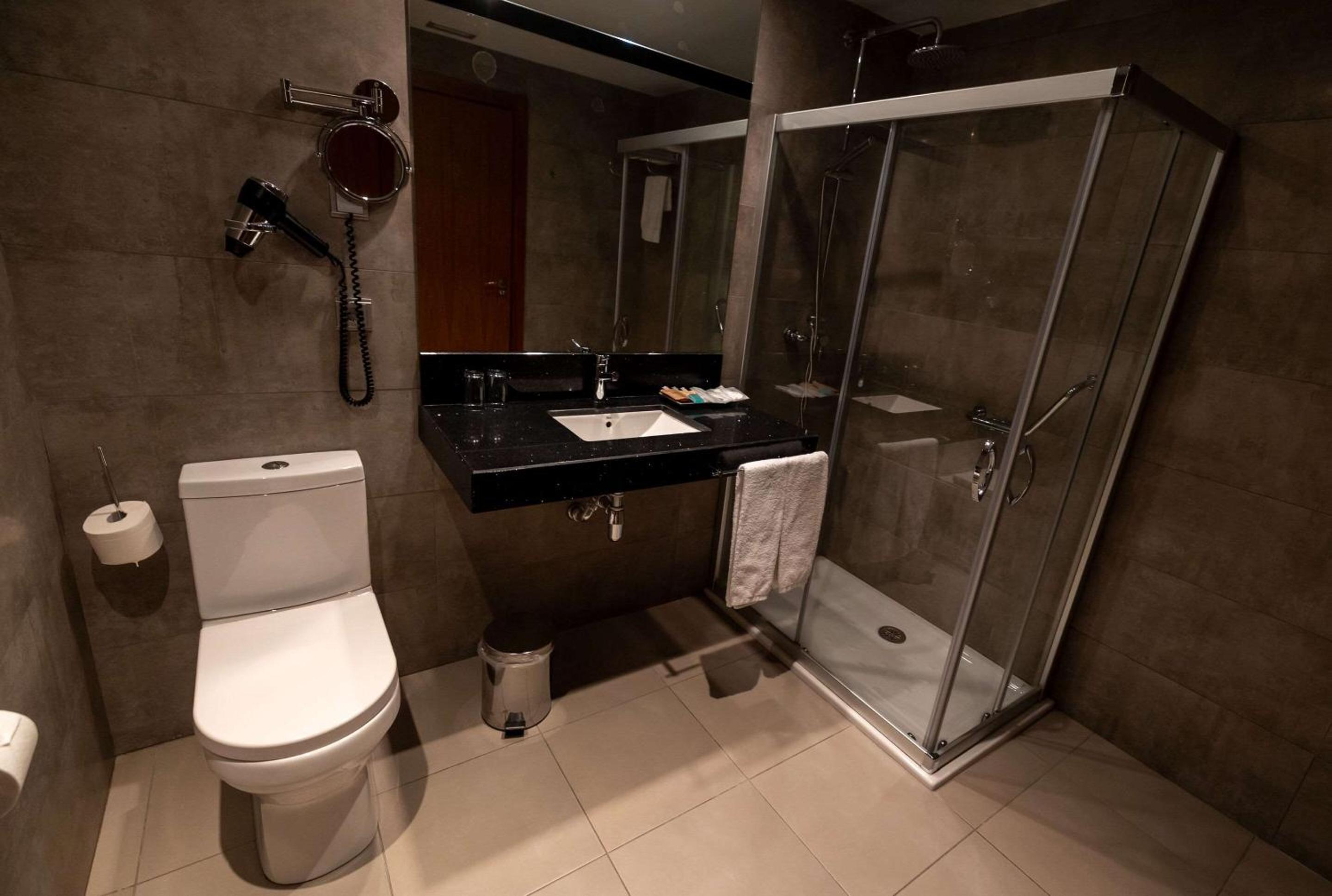 King Room - Non Smoking - Photo 1
