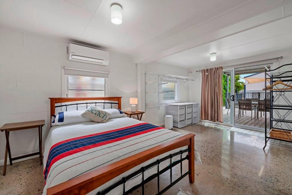 Five-Bedroom House photo 1