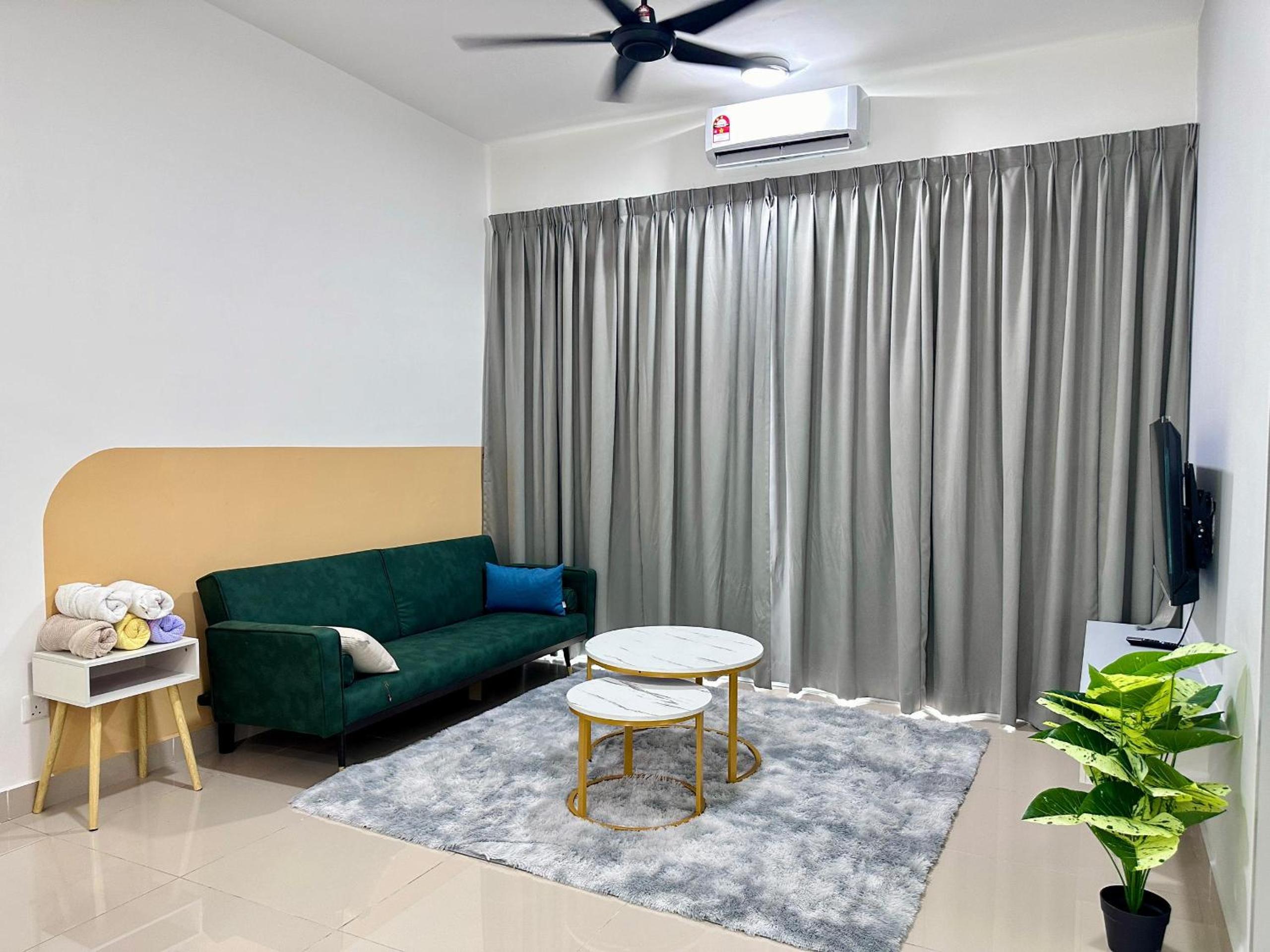 Three-Bedroom Apartment with Mountain View photo 1