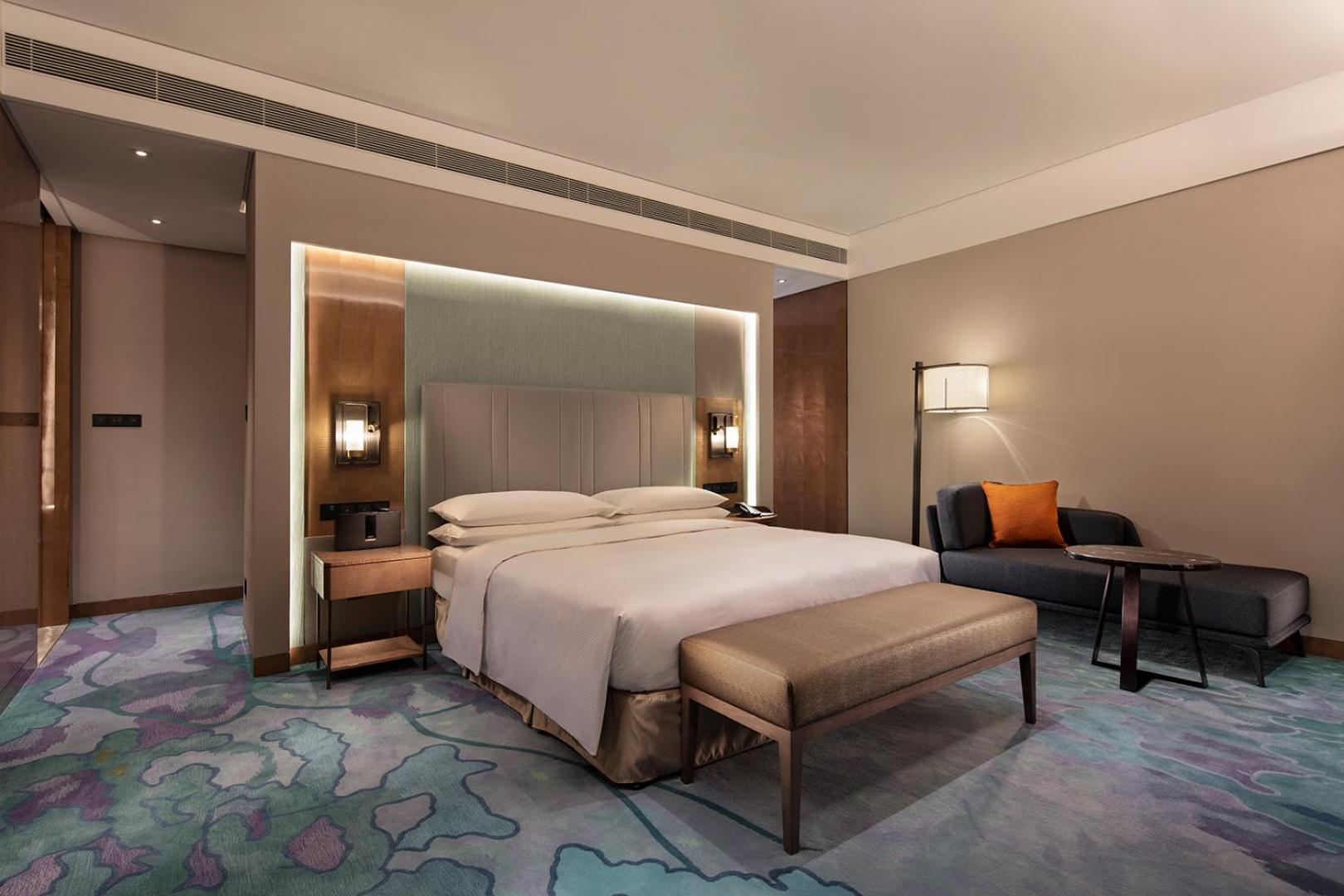 One-Bedroom Executive King Suite photo 1